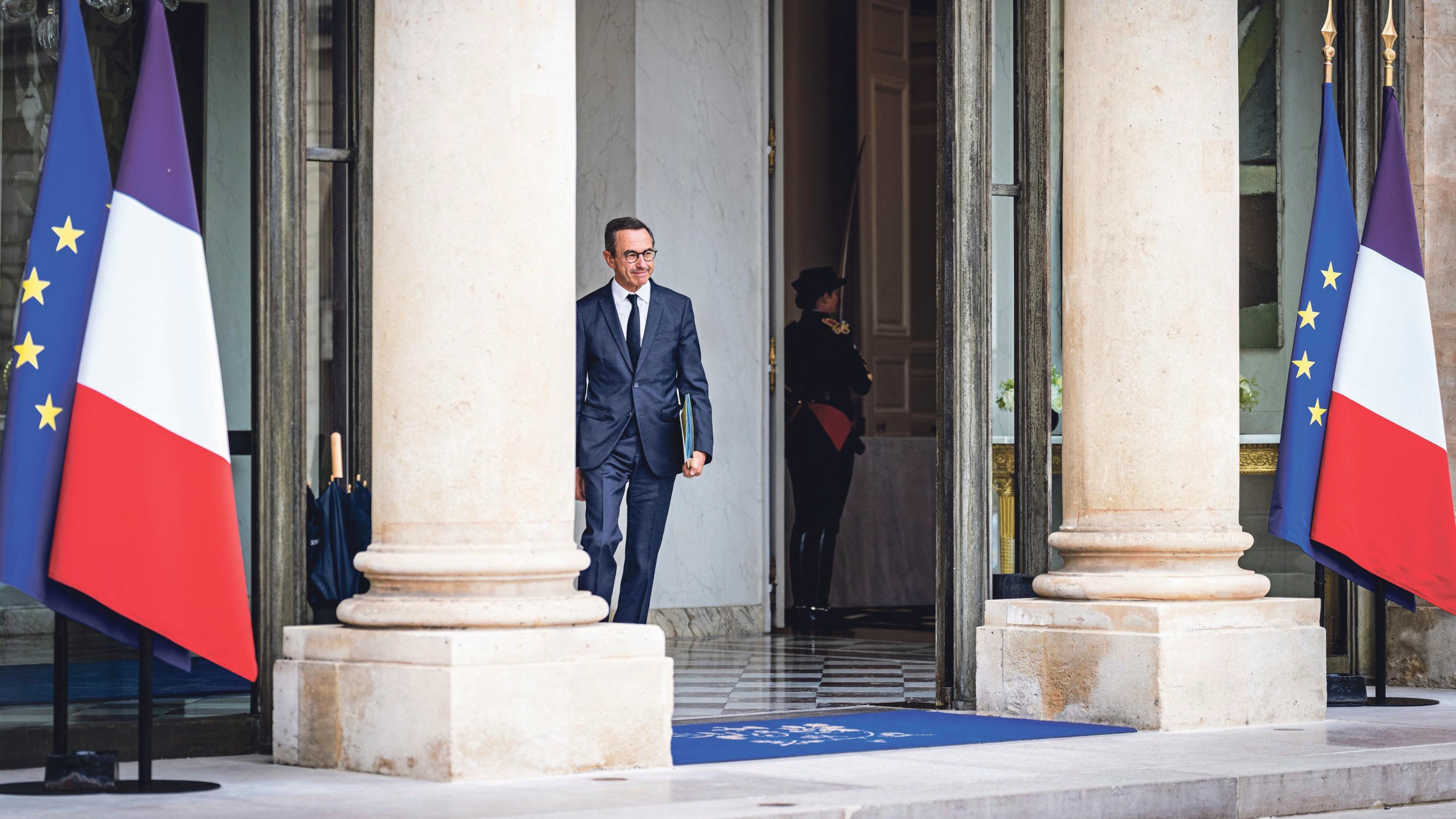 Les Républicains Rejettent La Responsabilité De La Crise Politique Sur Macron