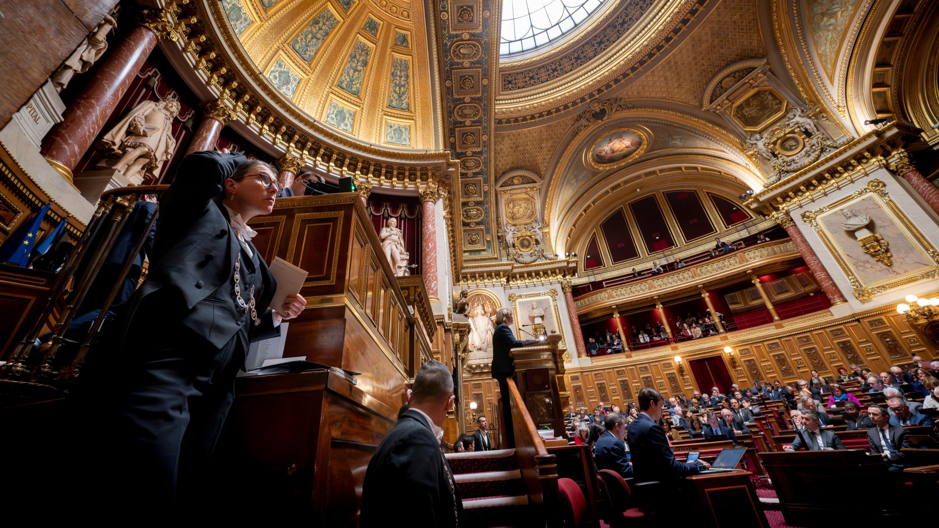 Il Senato Francese Celebra 150 Anni di Storia in Mezzo a una Bufera Politica