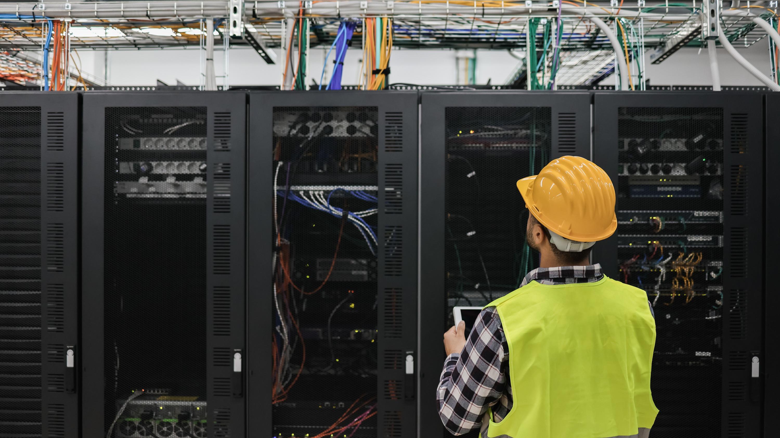 Investissements massifs, sites sécurisés... En France, les projets de construction de data centers IA battent leur plein