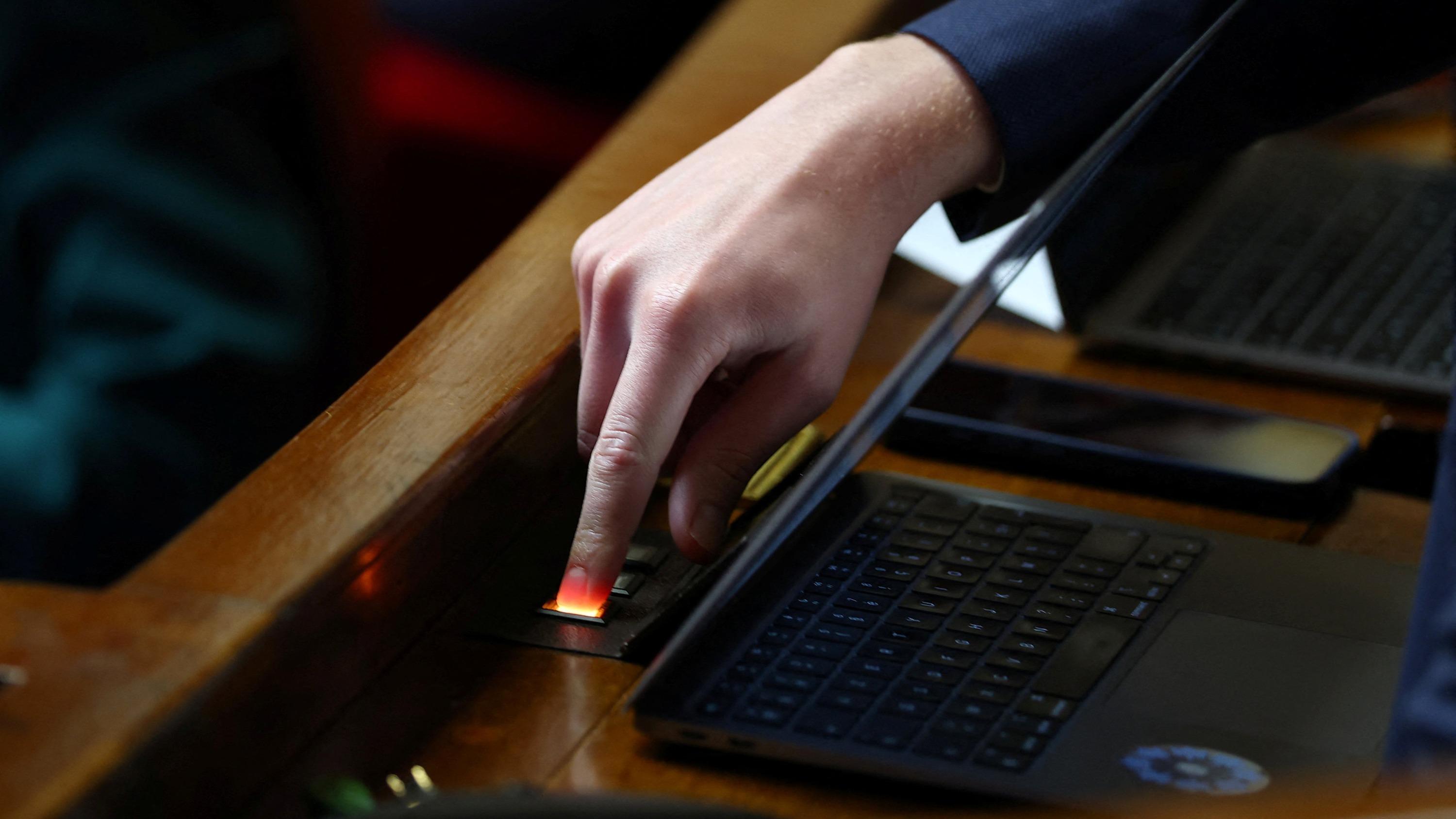 Il Budget della Sicurezza Sociale in Discussione: Possibili Rischi e Conseguenze per l'Economia e i Contribuenti