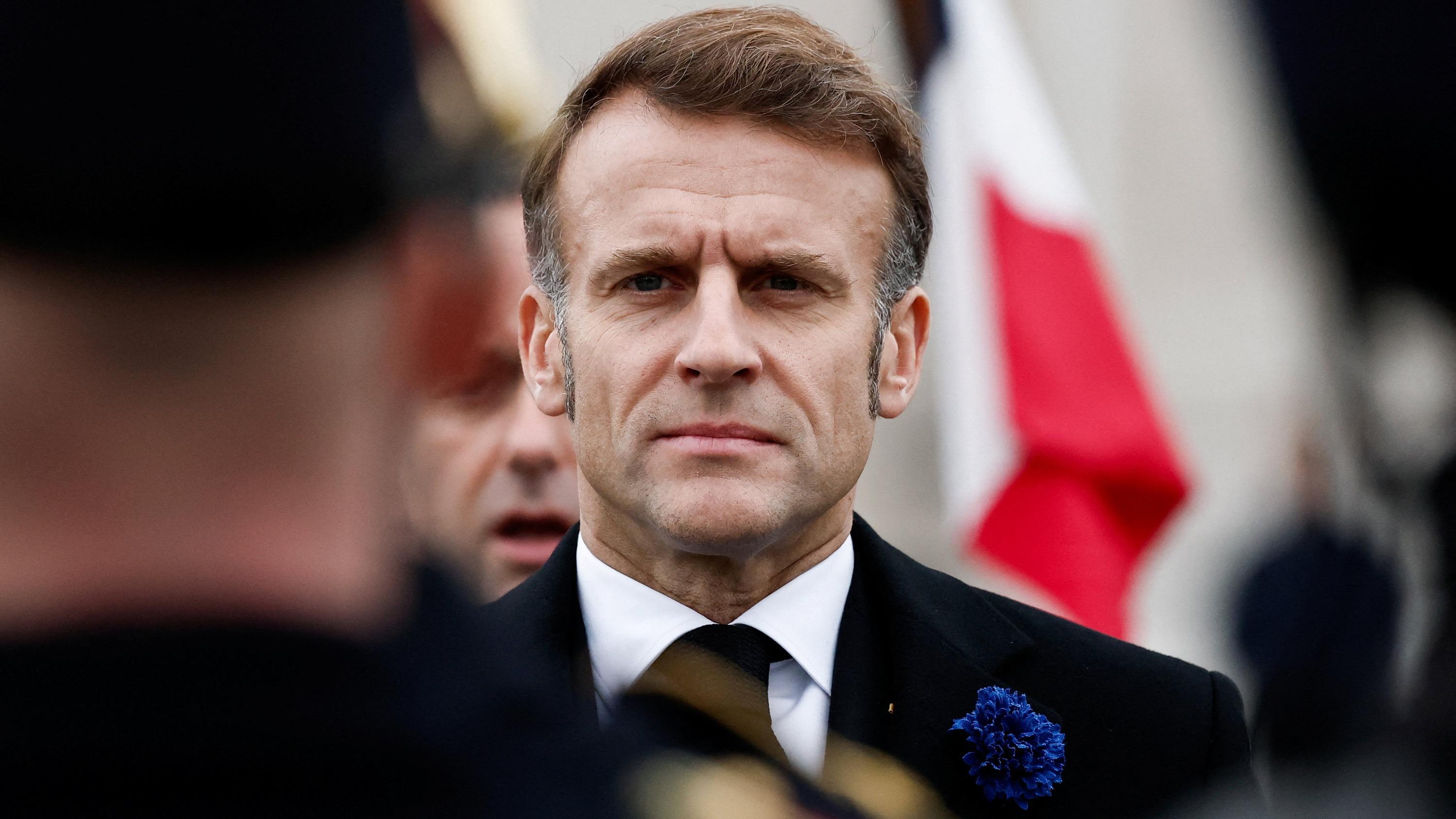 Macron intende reintrodurre il servizio militare: impatti politici e sfide internazionali