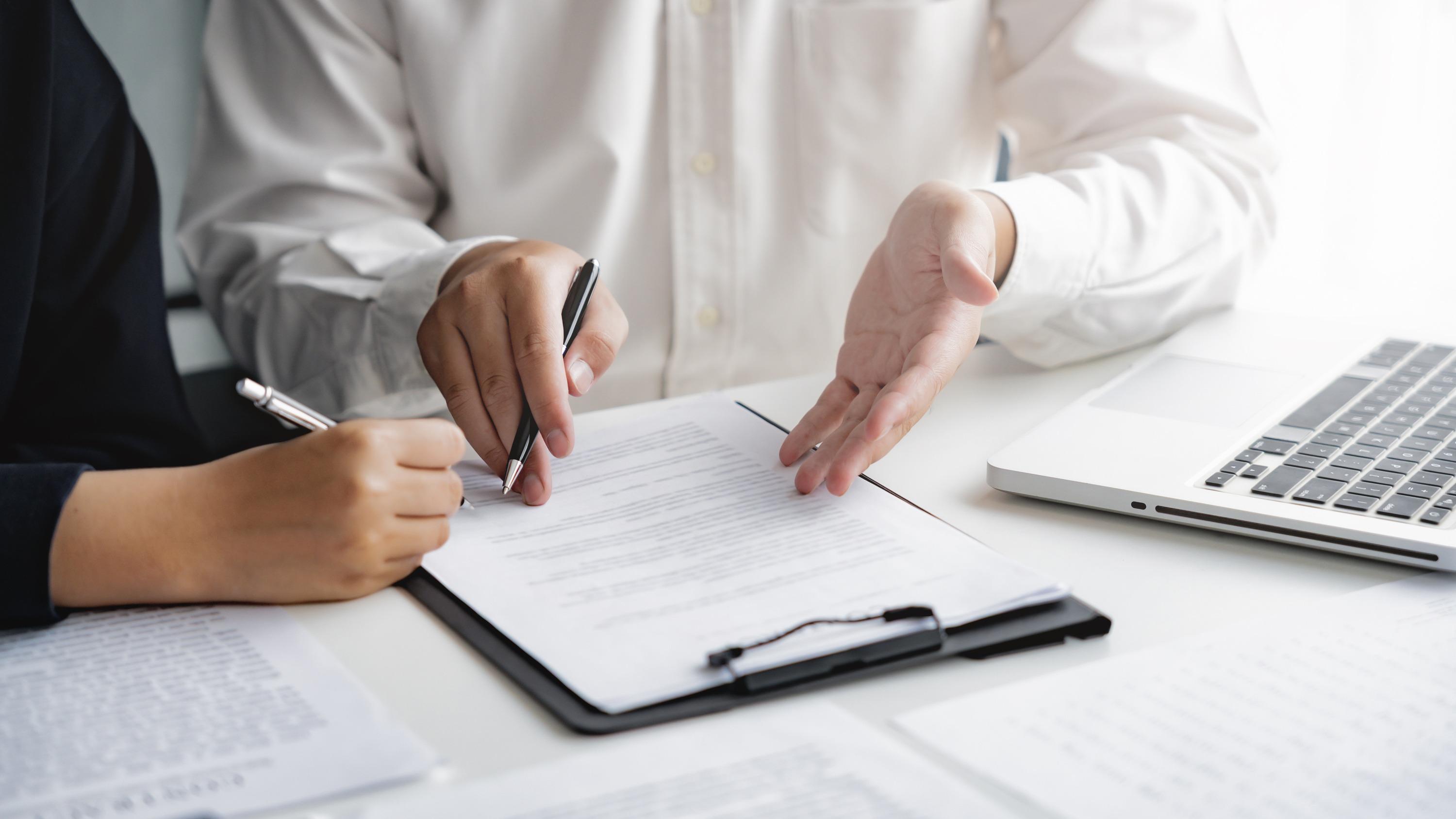 Lorsqu’un logement est mieux équipé que le minimum légal, il peut se voir appliquer un complément de loyer.