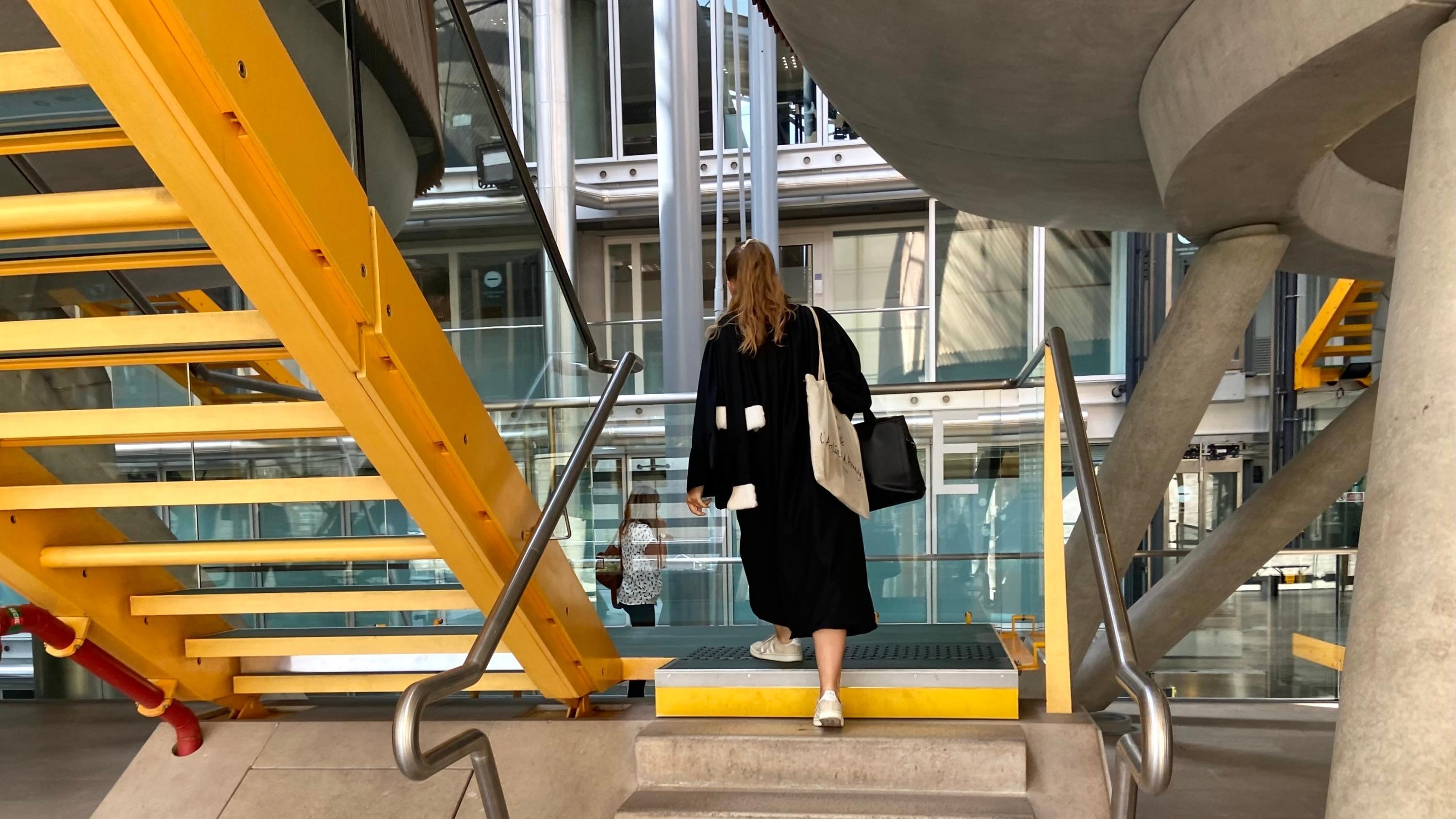 Femme amputée des quatre membres après une IVG : un médecin condamné en appel à six mois de prison avec sursis