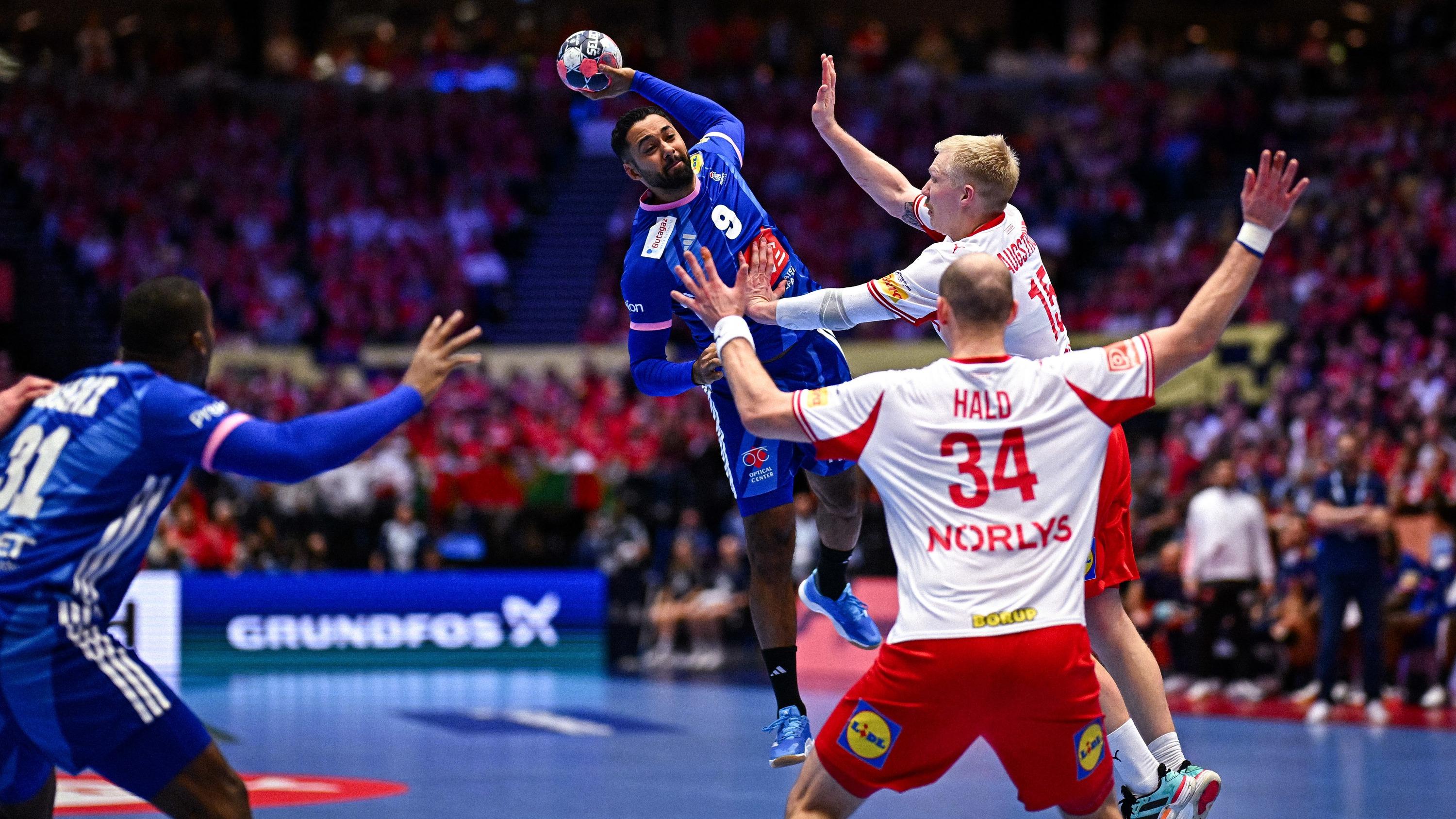 Euro de handball : désillusion pour les Bleus, battus par le Danemark pour leurs débuts dans le tour principal