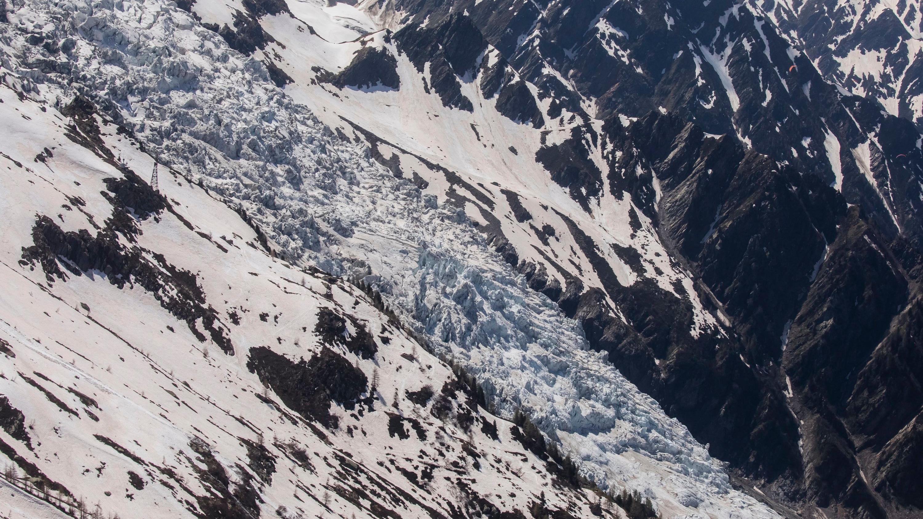 Is the number of avalanches increasing with climate warming?
