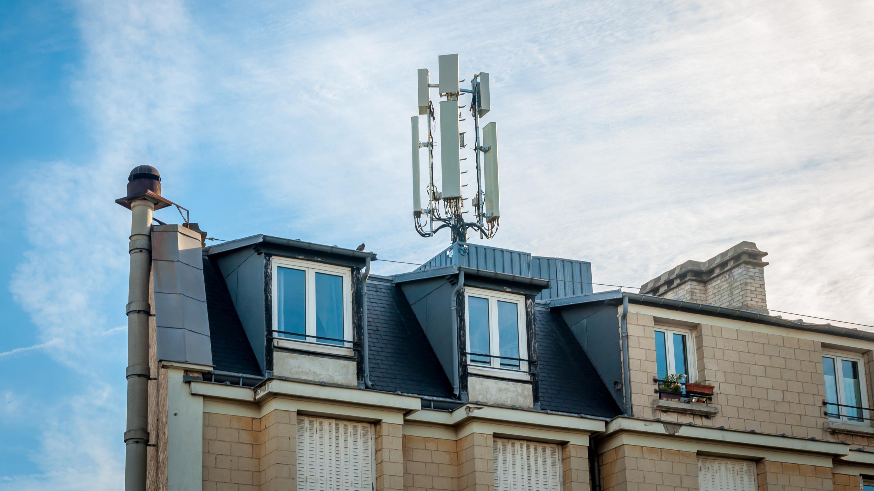 Ascenseurs, alarmes... Pourquoi la fermeture du réseau 2G, engagée ce mardi, menace des millions d’appareils