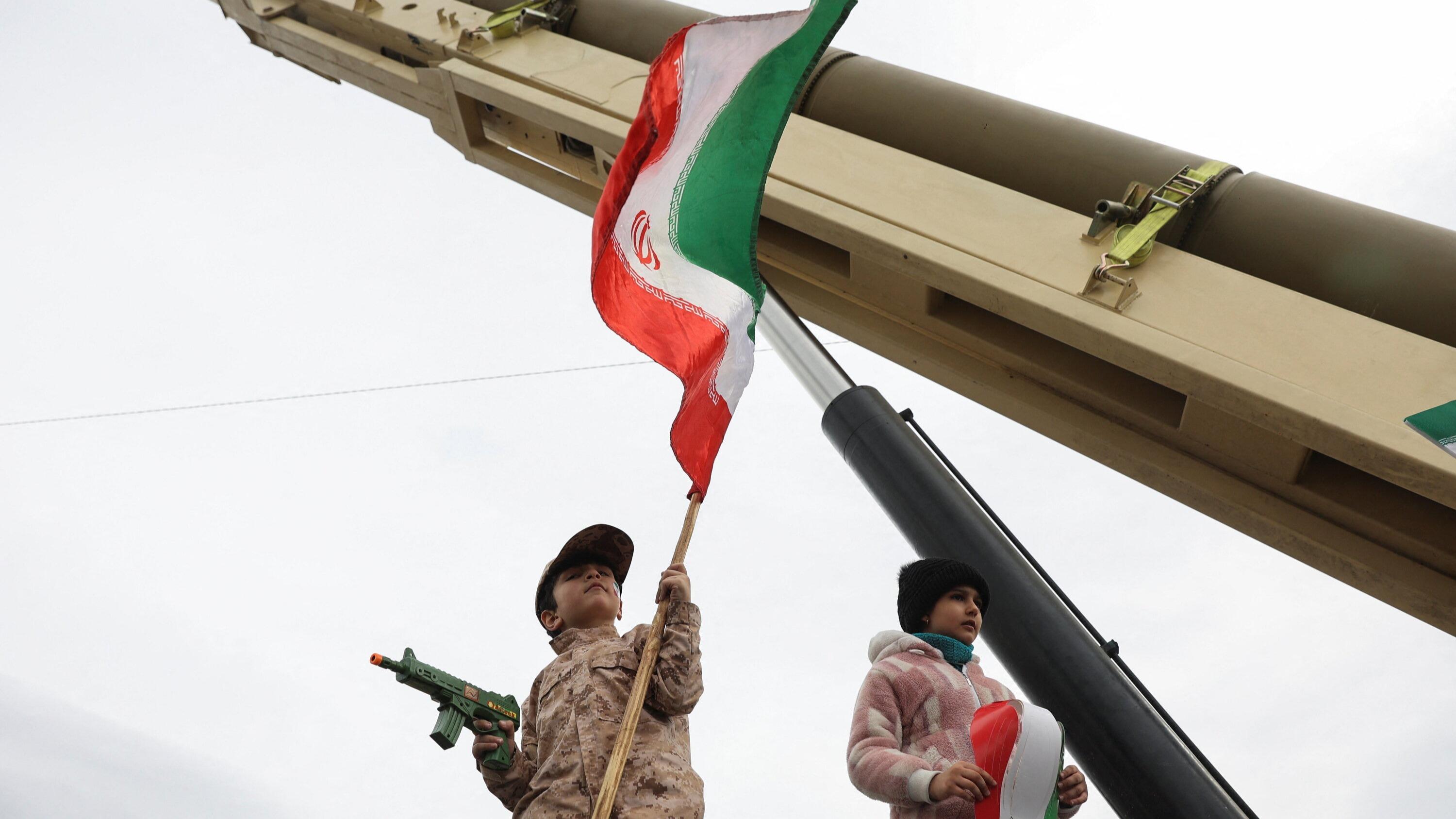 «Un mode d’action habituel de la République islamique» : à la faveur de la guerre, l’Iran intensifie l’enrôlement d’enfants-soldats