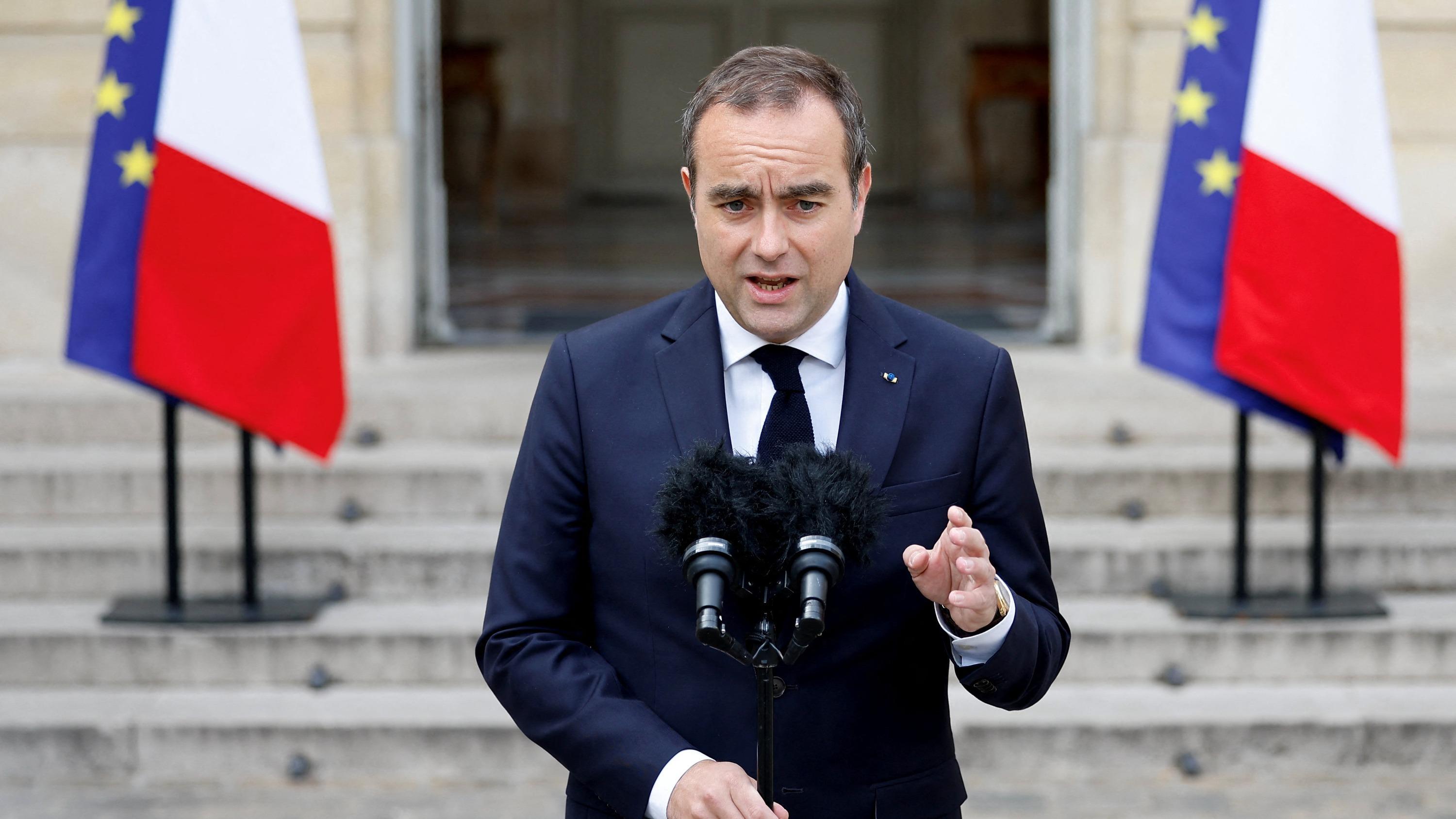 Travail le 1er mai : «Les boulangers et fleuristes artisanaux pourront ouvrir», annonce Sébastien Lecornu