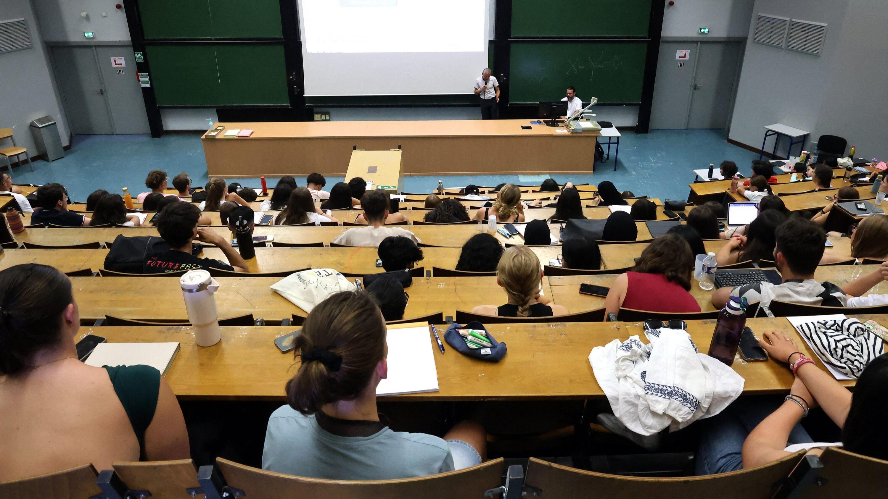 « Pilotage imparfait », « lacunes » : la Cour des comptes se penche sur le financement des universités