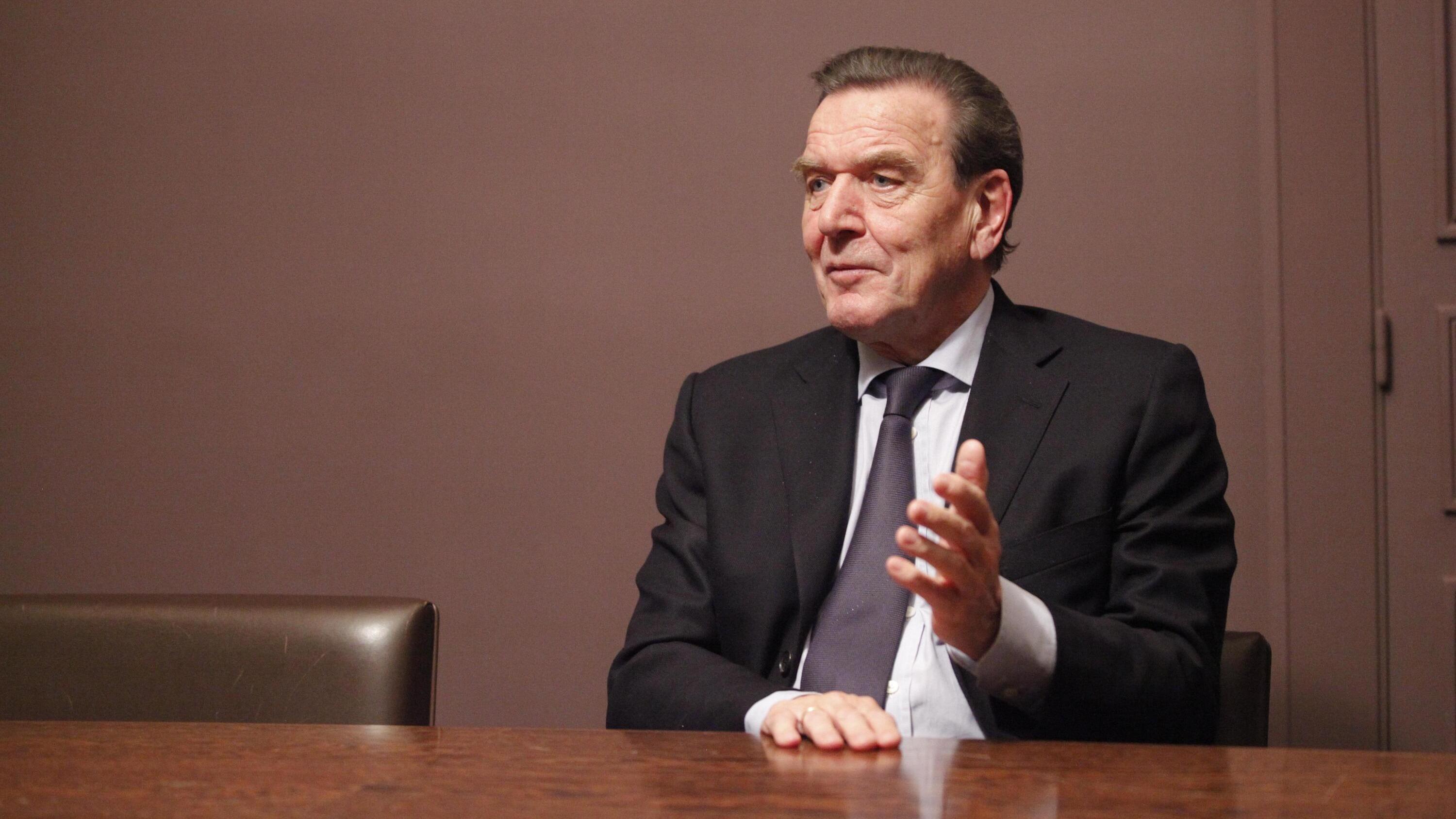Gerhard Schröder médiateur du conflit russo-ukrainien ? L’offre empoisonnée de Vladimir Poutine divise l’Allemagne
