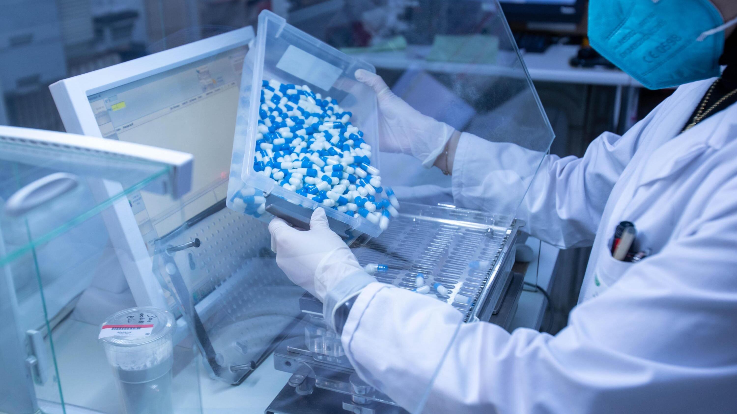 « Les responsables des labos pharmaceutiques sont sous pression» : avec la guerre en Iran, doit-on craindre une rupture de médicaments ?