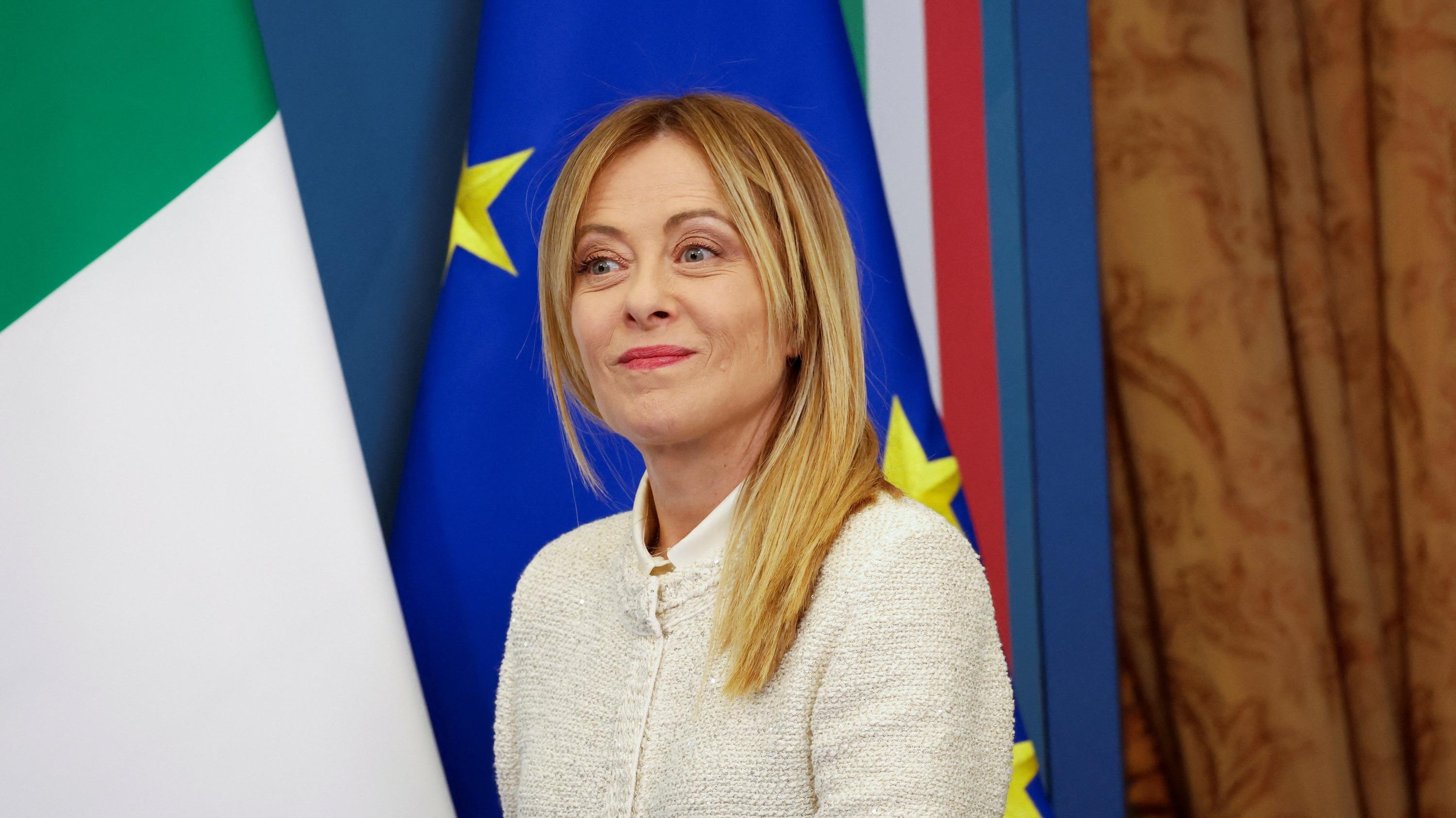 Guerre dans le Golfe : les mesures carburant de Meloni coûtent cher, Rome bataille avec Bruxelles pour obtenir de la souplesse budgétaire