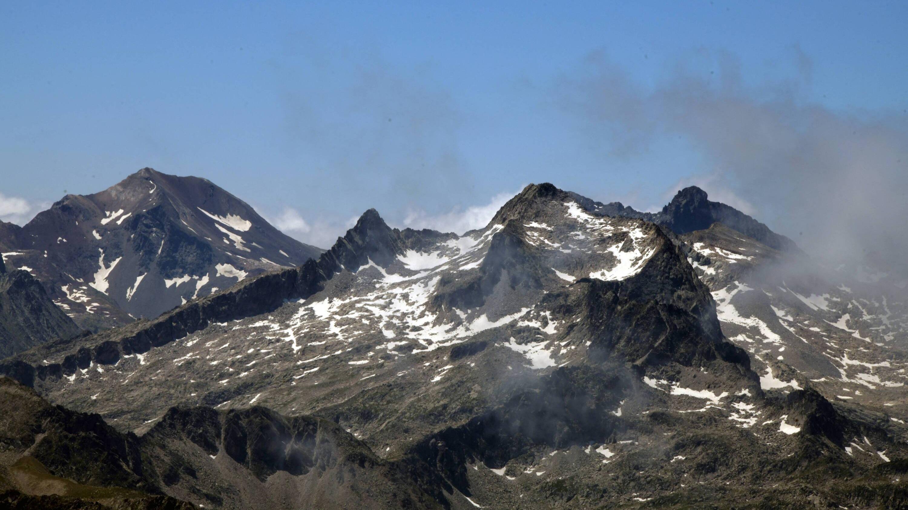 Pyrénées : la croix du pic d’Aneto refait surface lors d’une opération de sauvetage, deux mois après avoir été vandalisée