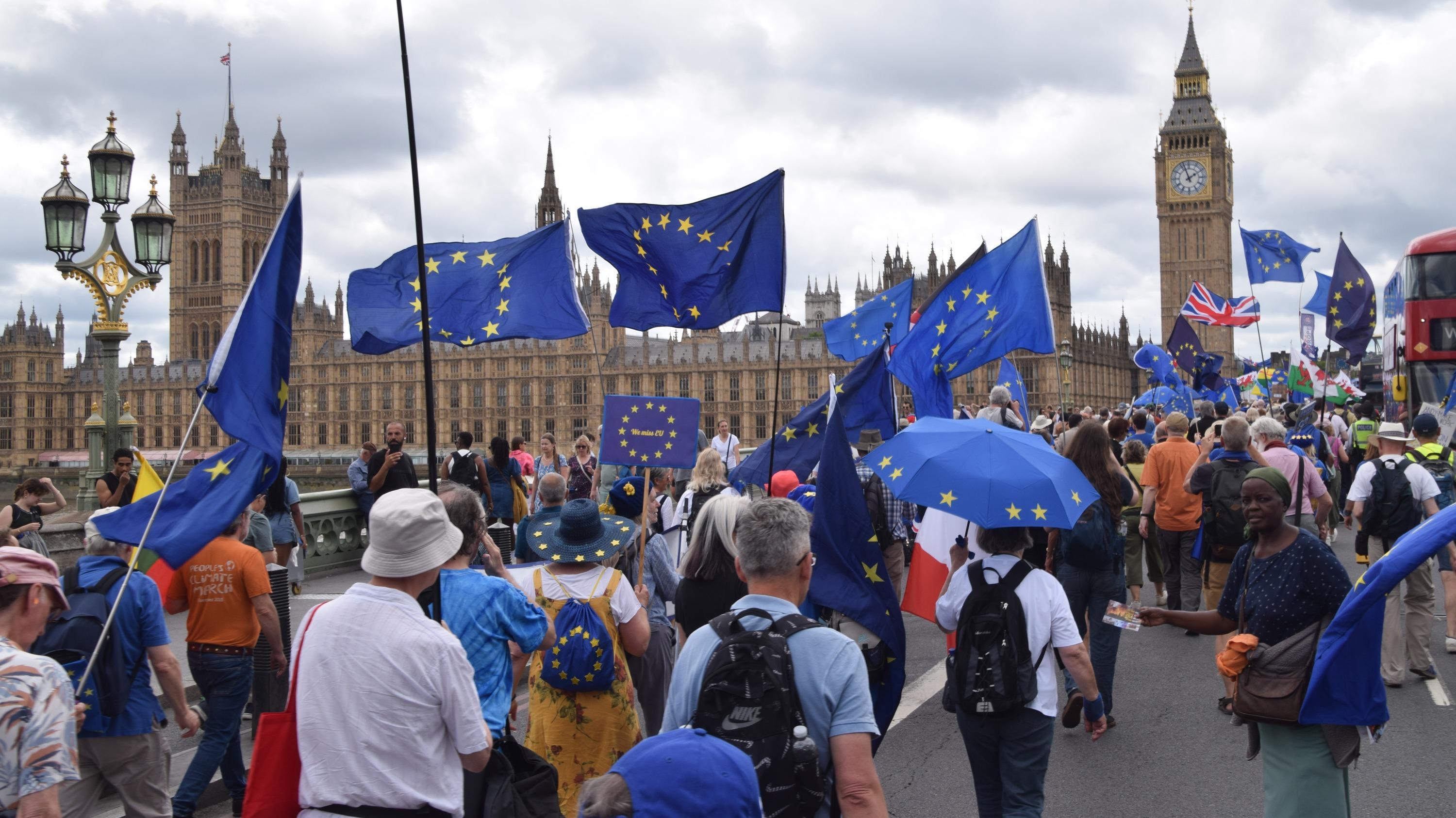 Dix ans après le référendum, l’ombre du Brexit continue de planer sur la vie politique britannique
