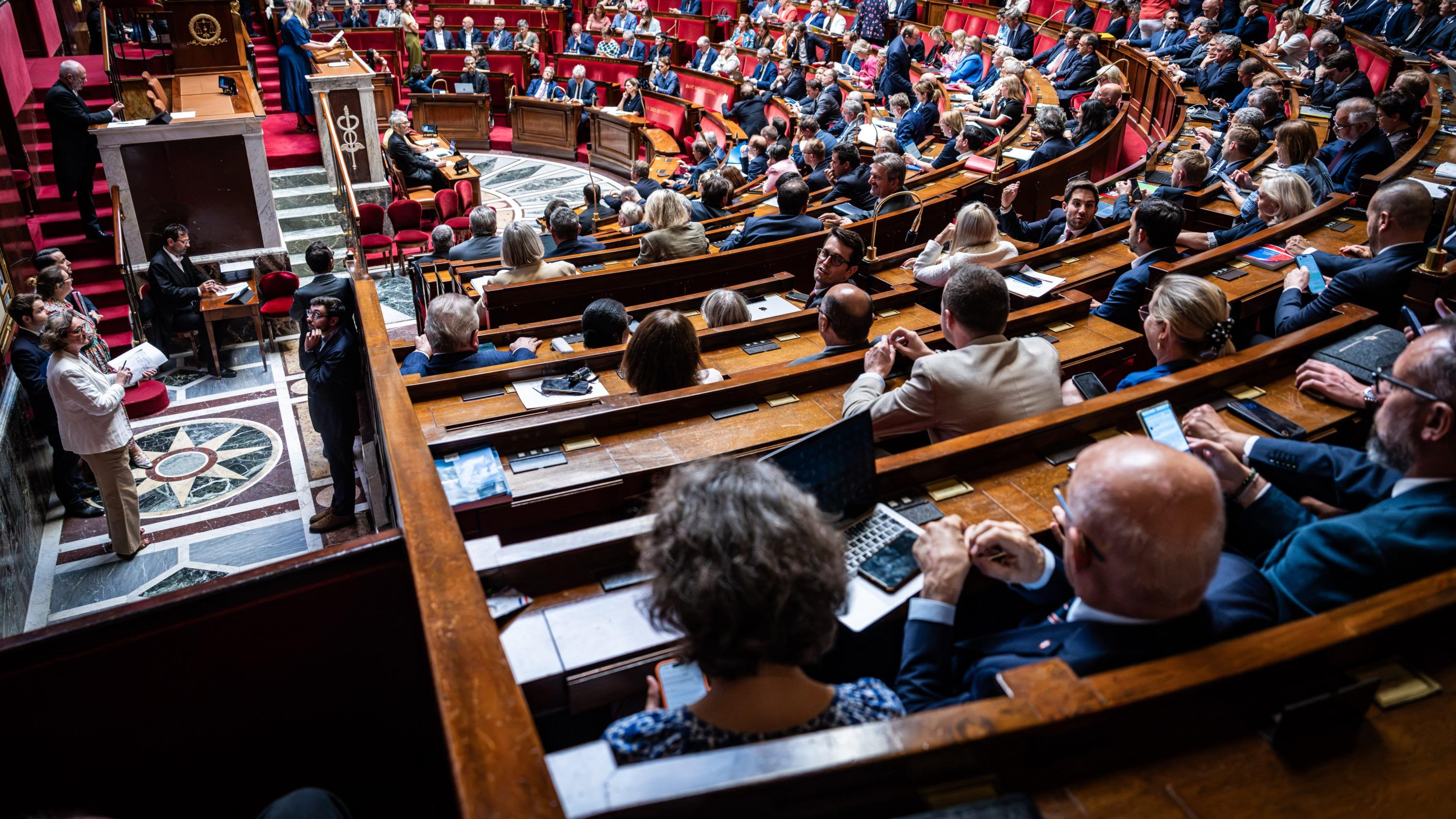 Fin de vie : Sébastien Lecornu doute, Emmanuel Macron veut passer en force