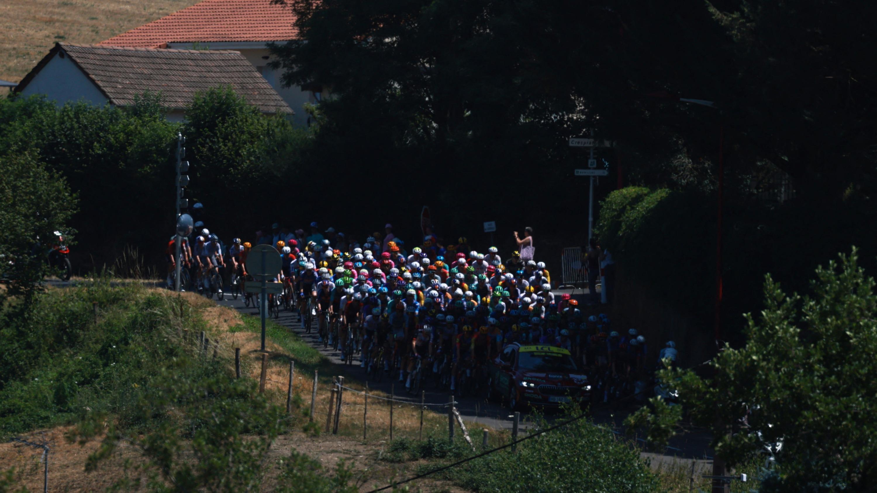 EN DIRECT - Tour de France : des débuts mouvementés après un jour de repos... Suivez la 10e étape