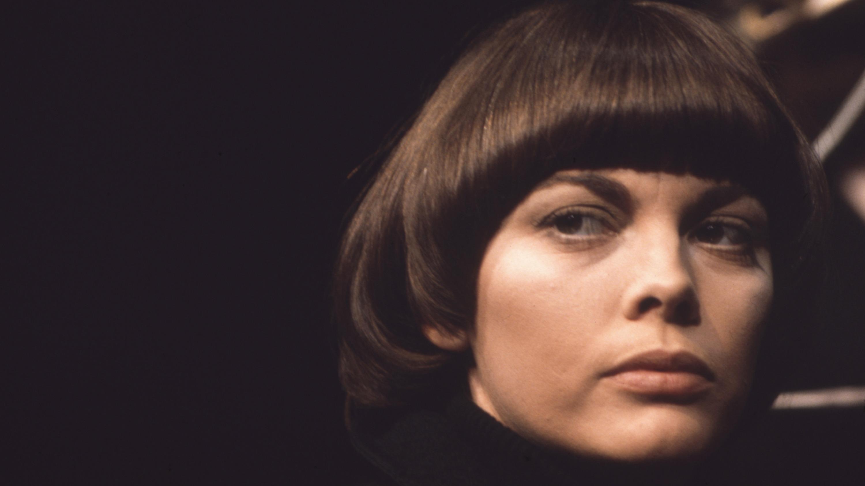 Mireille Mathieu : entre moqueries et fascination, l’histoire derrière son carré boule iconique