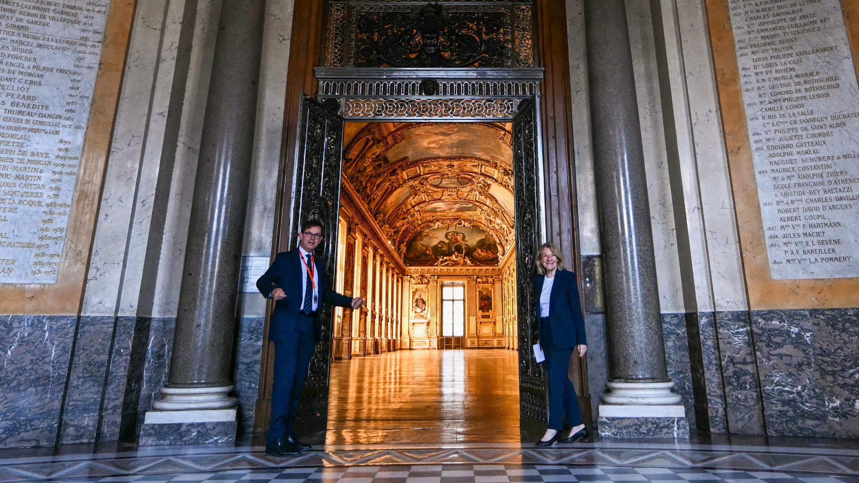 «Quelle misère ! C’est un crève-cœur» : après le cambriolage au Louvre, la galerie d’Apollon rouvre enfin… mais vide