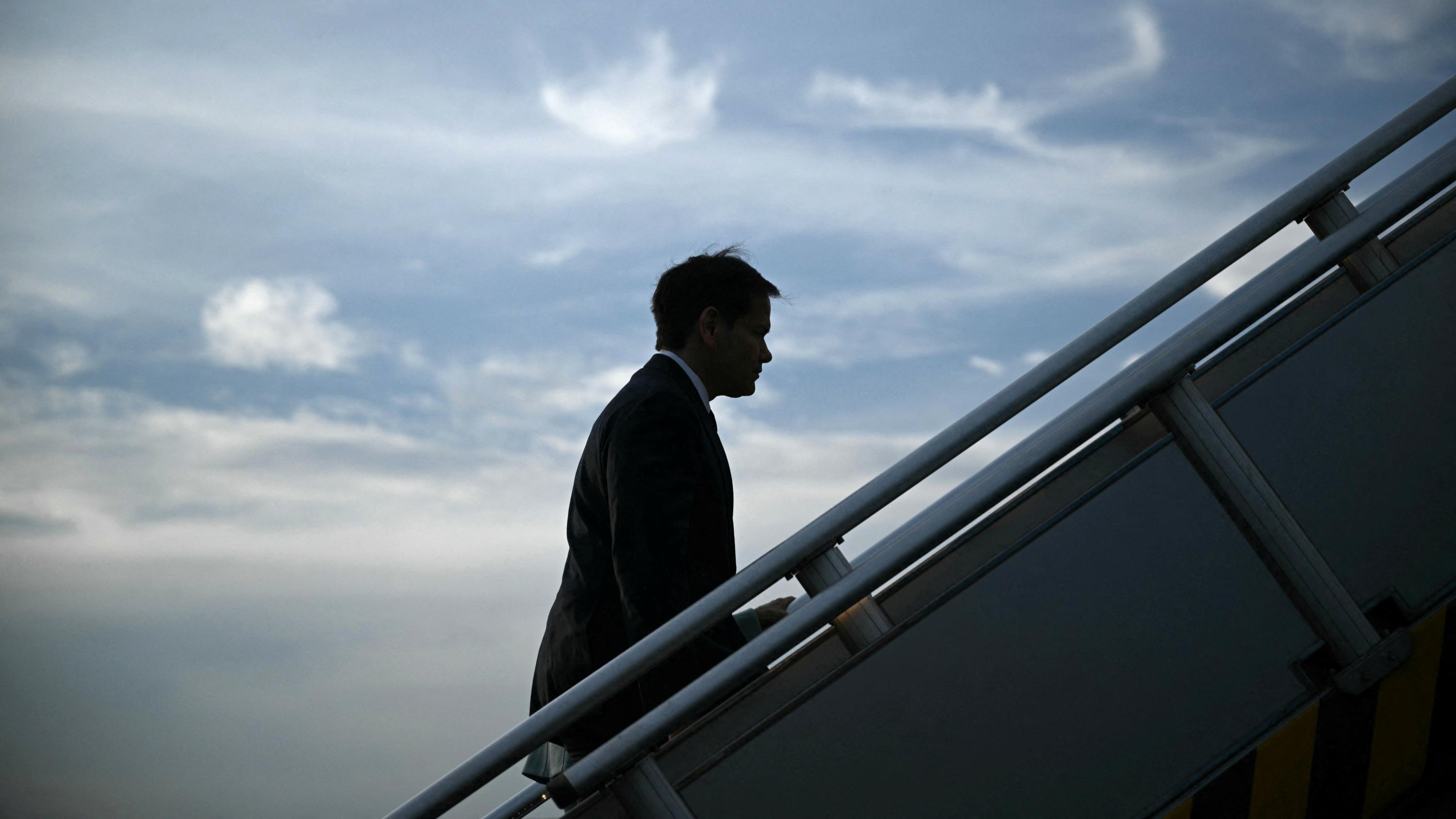 Stratégiquement discret, Marco Rubio laisse JD Vance se noyer sur l’Iran pour préserver ses ambitions présidentielles