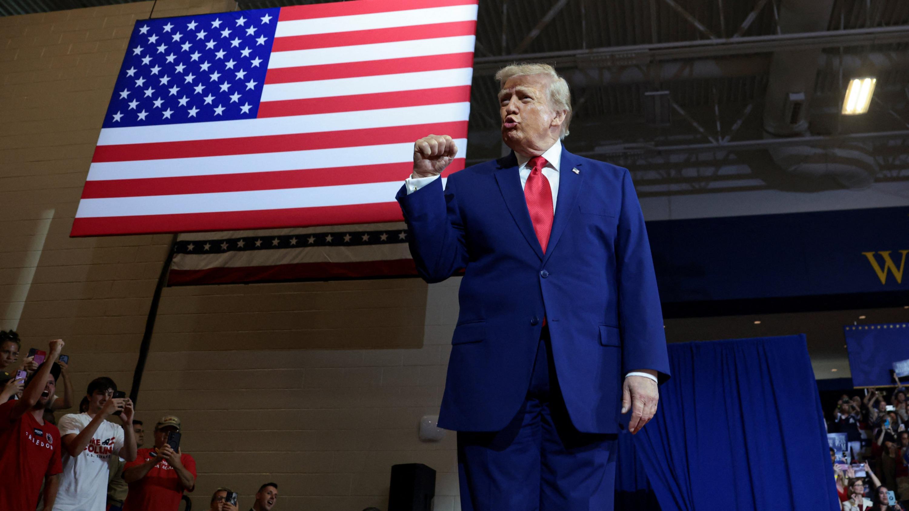 « Ce nouveau régime douanier est conforme au plafond de 15 % de notre accord » : l’UE soulagée malgré les nouveaux droits de douane de Donald Trump