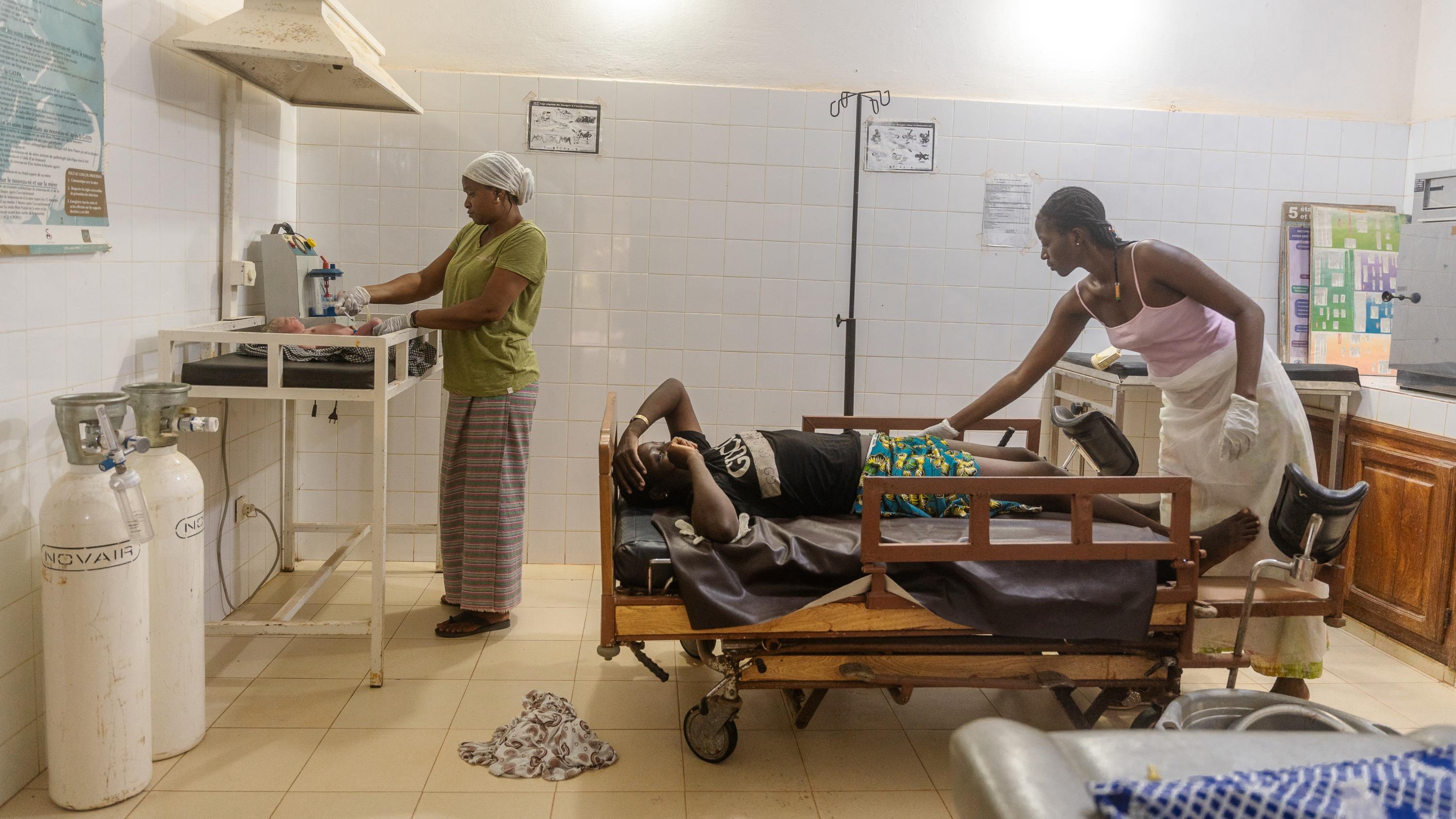 Dans les pas de Madeleine, sage-femme qui soigne les victimes d’excision au Sénégal