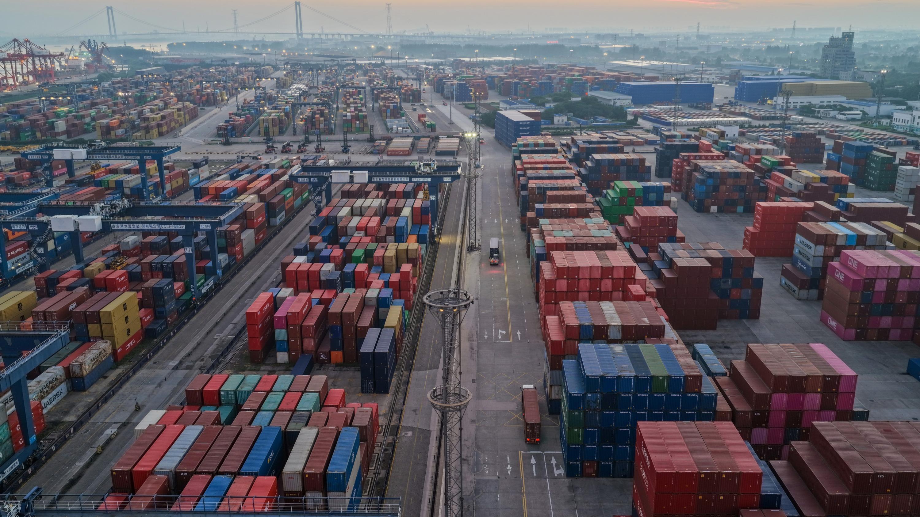 « Il faut que la Chine rééquilibre ses échanges » : le poids désormais écrasant du géant chinois dans le déficit commercial de la France