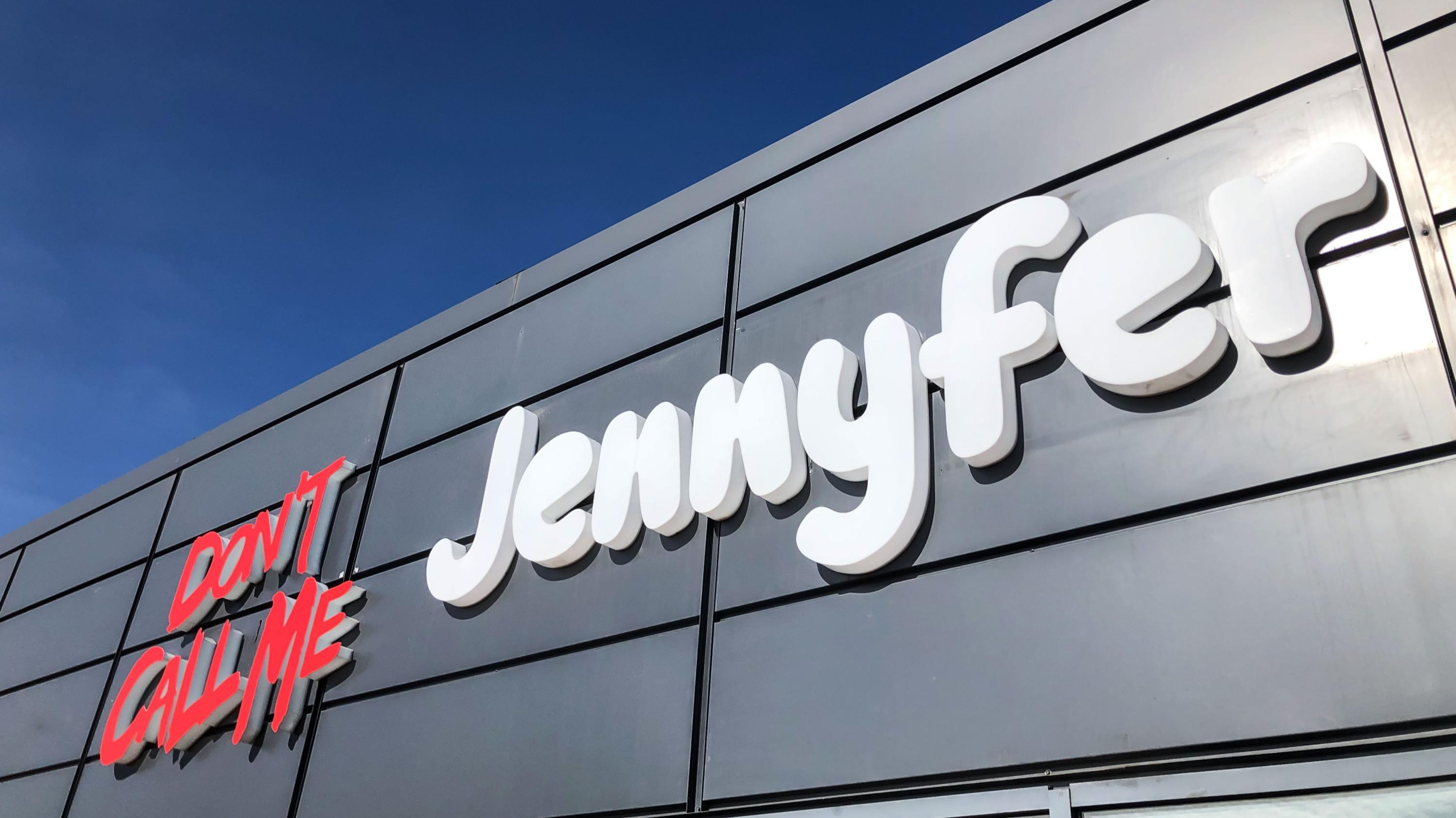 Un an après sa disparition, la marque Jennyfer fait son grand retour dans les rayons de Vib’s