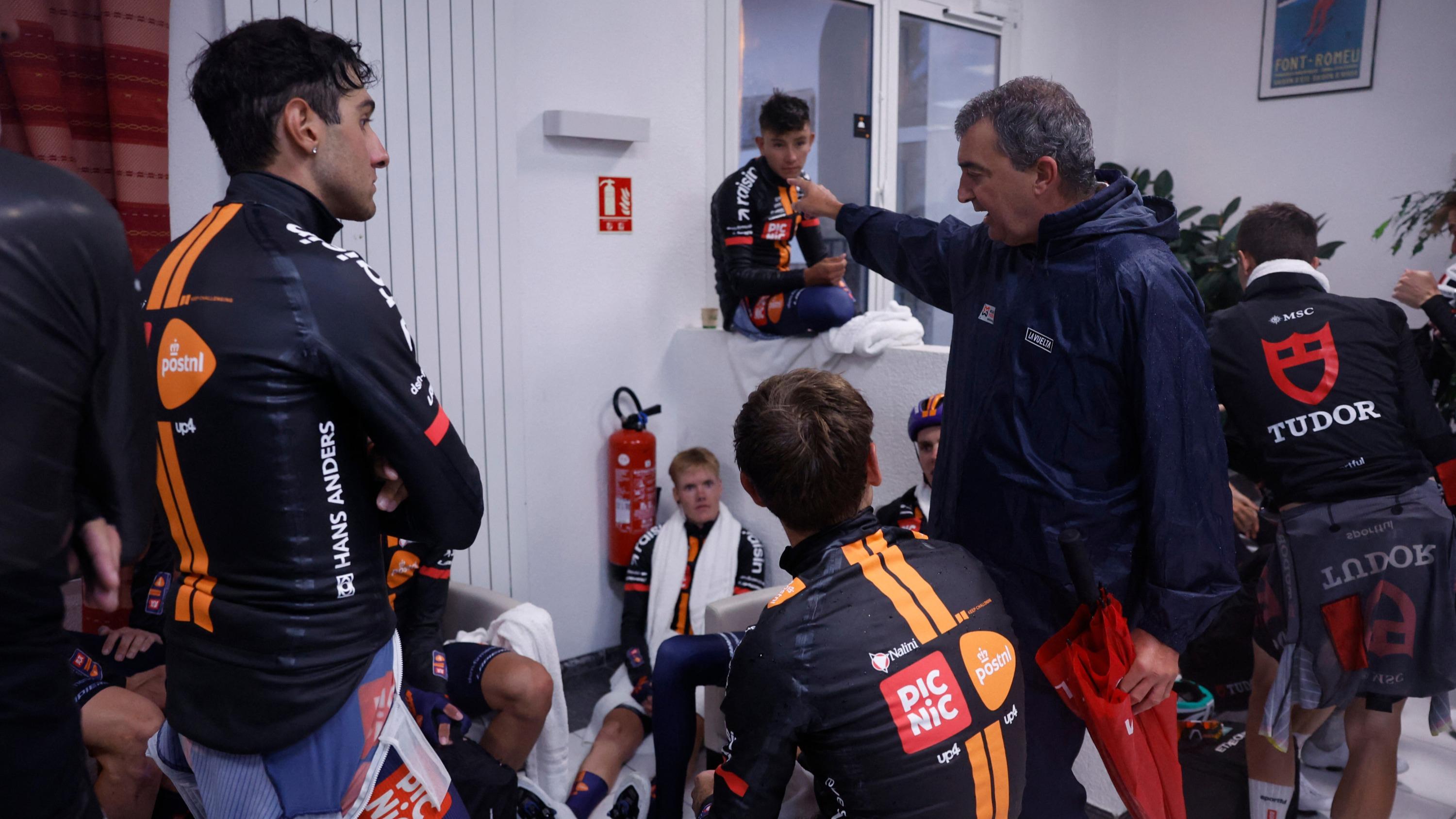 Cyclisme : «Réservation pour 183», «chaleureux», les coureurs du Tour d’Espagne remercient avec humour l’hôtel qui les a hébergés face à la grêle