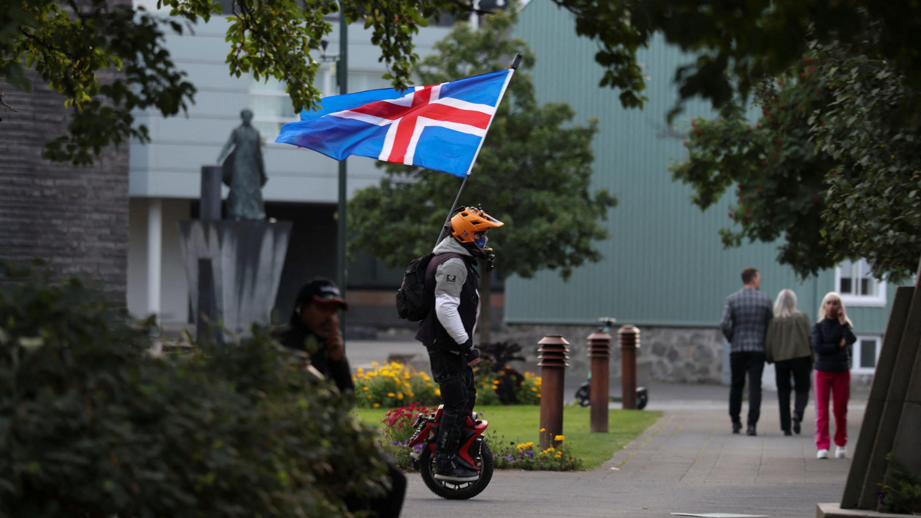 En Islande, les eurosceptiques l’emportent lors du référendum sur l’UE après une nuit sous tension