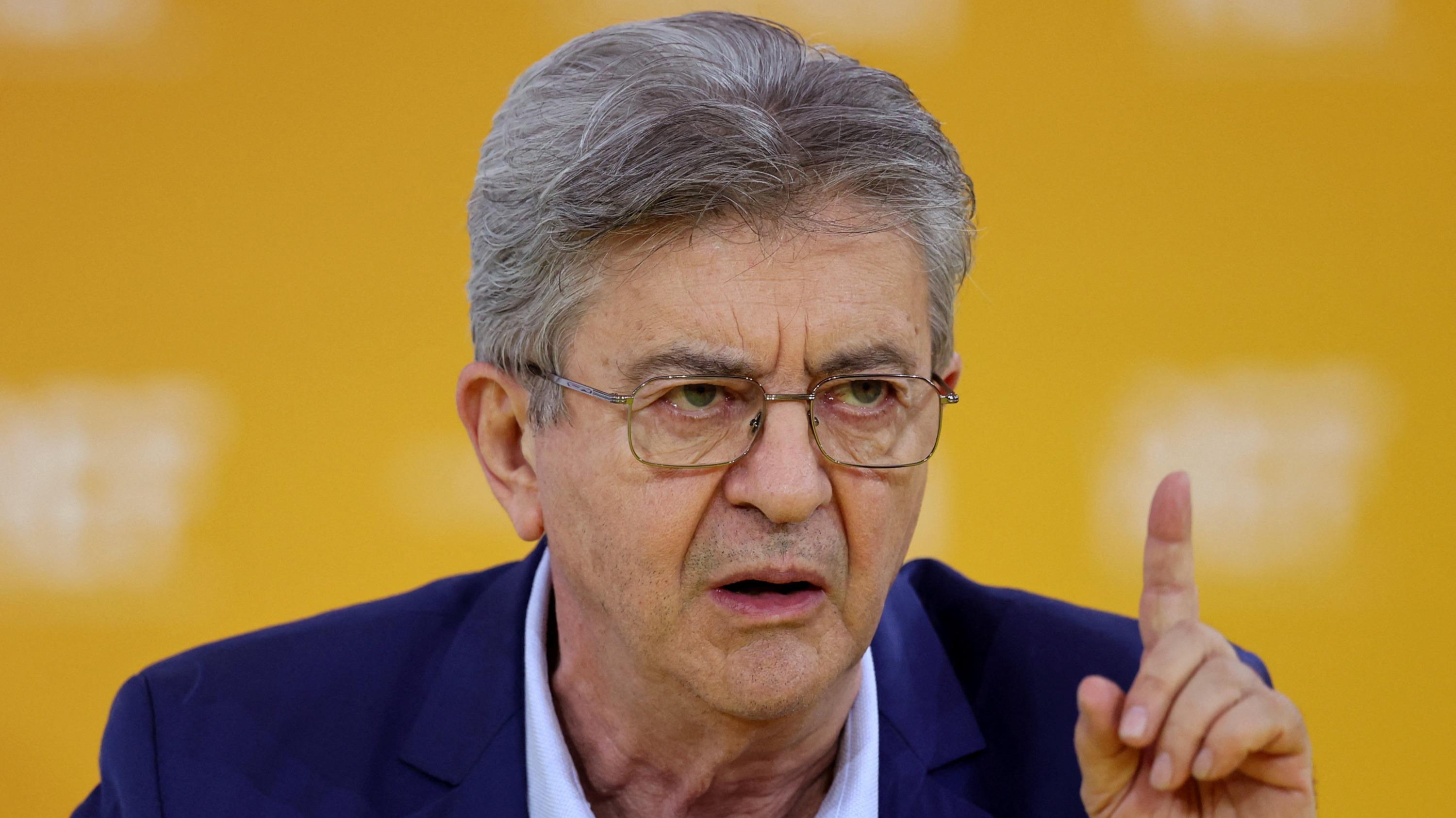 EN DIRECT - Présidentielle 2027 : «Sur le voile, nous devons affirmer que plus jamais sur notre sol il y aura de guerre de religion», déclare Mélenchon à la braderie de Lille