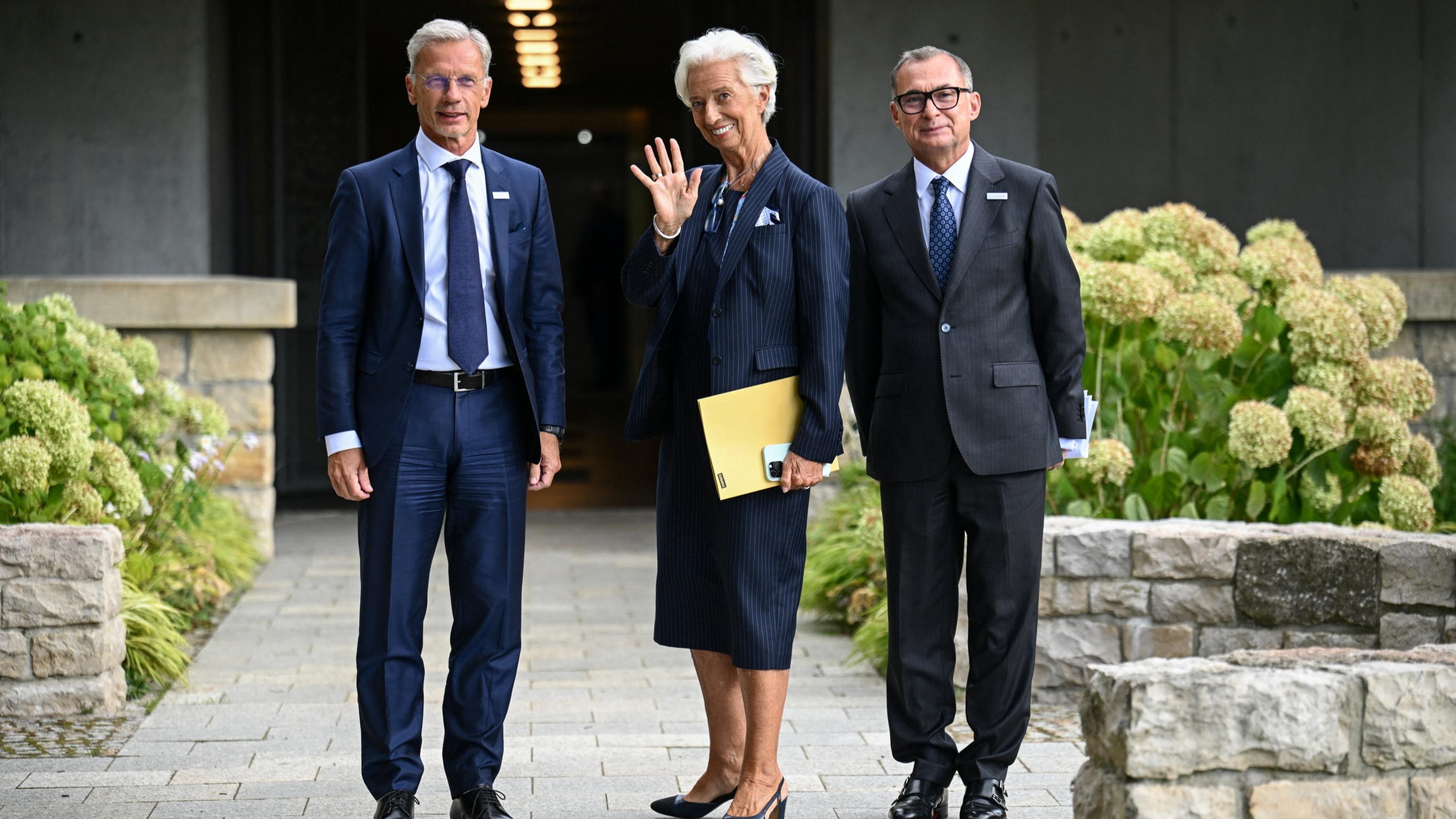 « Il faut savoir raccrocher le tablier » : au sein de la BCE, le scénario d’un départ anticipé de Christine Lagarde suscite l’inquiétude