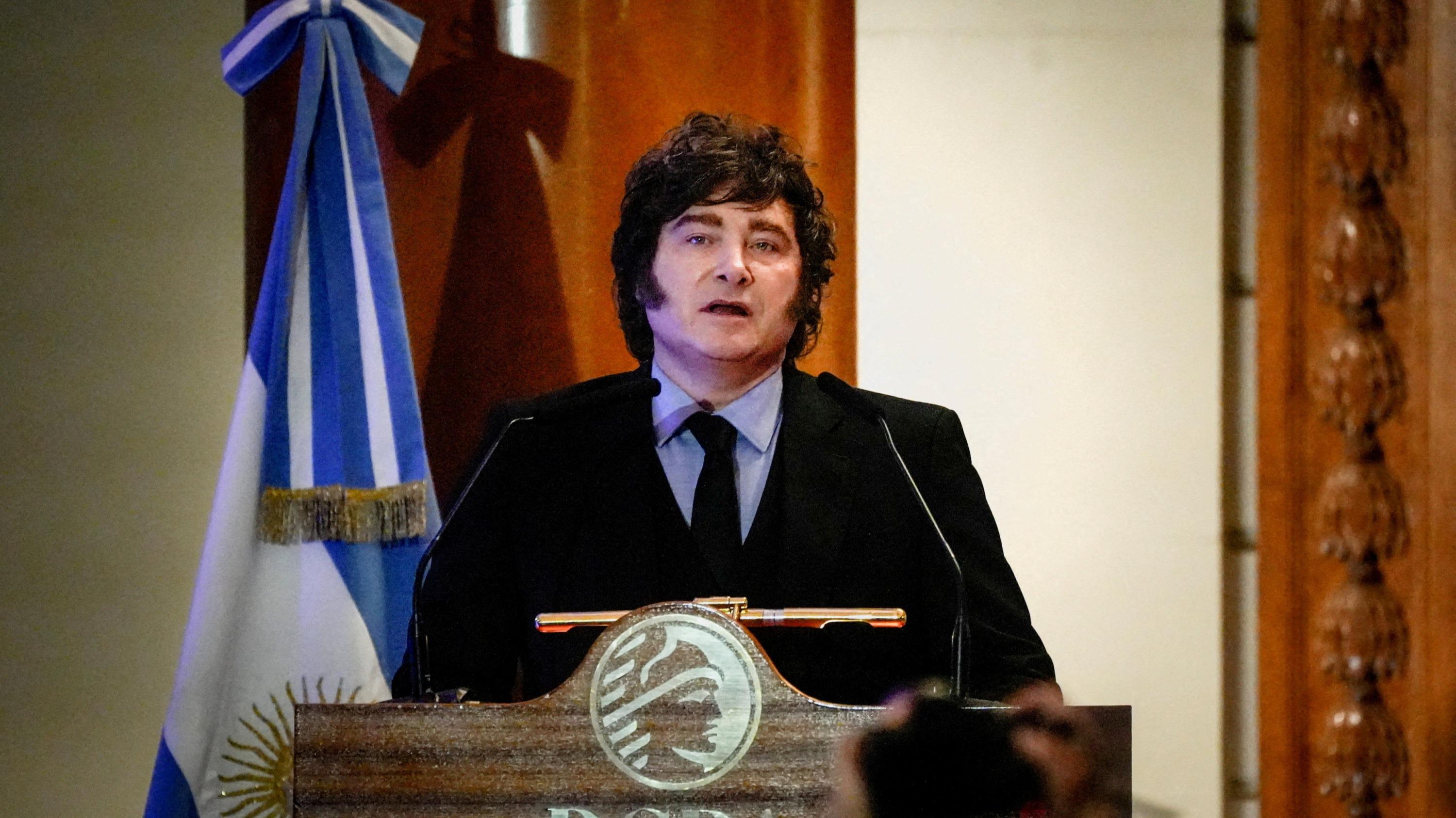 En mal de popularité, Javier Milei cherche à tirer profit de la cause des Malouines