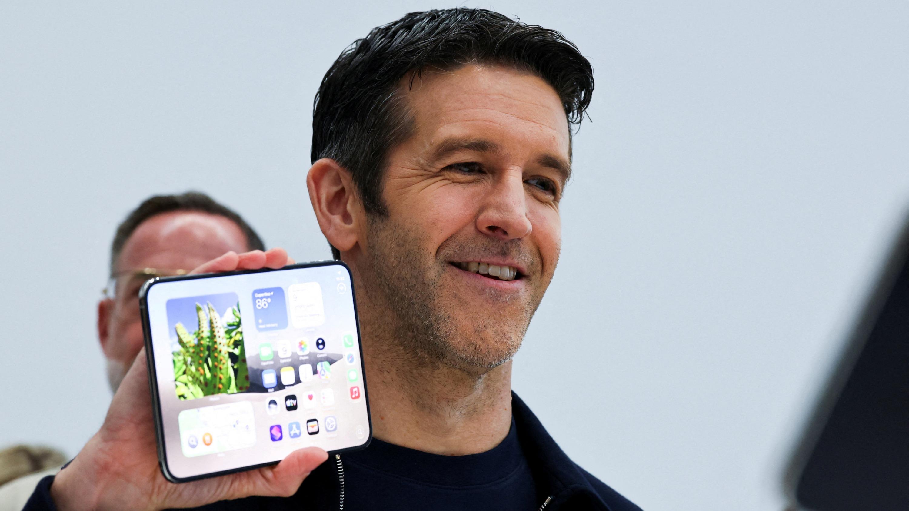 « L’iPhone Duo exprime la volonté qui animait Steve Jobs » : Le Figaro a rencontré John Ternus, le nouveau patron d’Apple