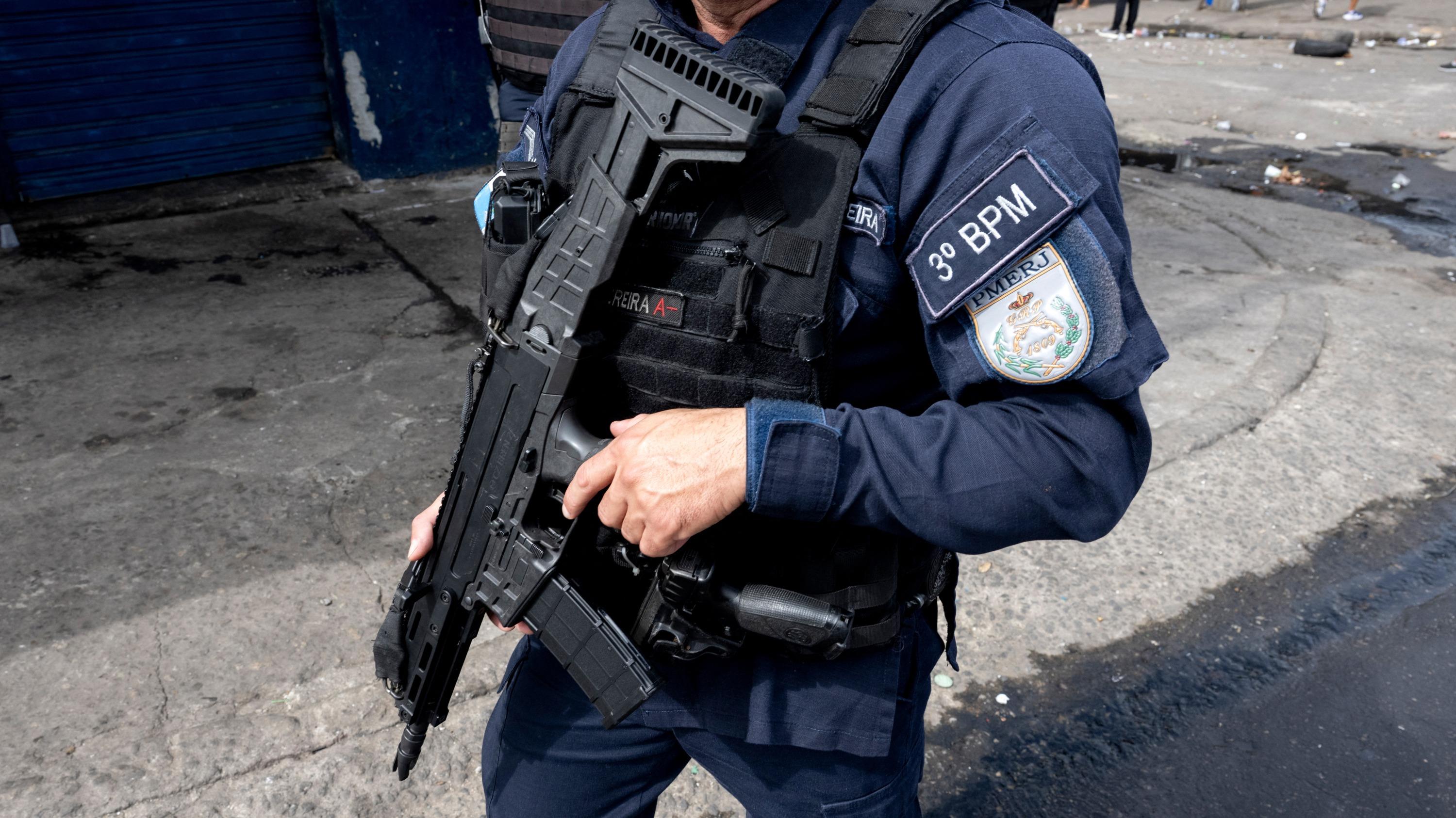 Brésil : un tueur en série suspecté de 80 meurtres arrêté alors qu’il prenait la fuite déguisé en femme