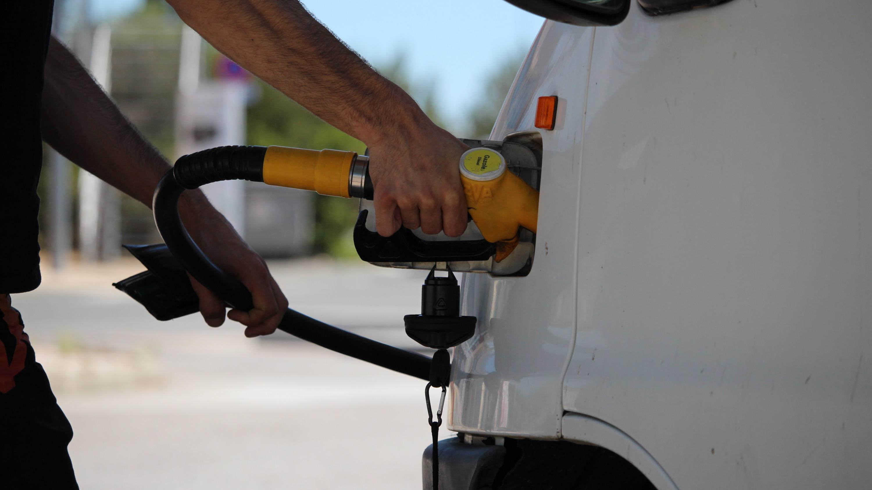 Prix des carburants : une réunion d’urgence prévue à Matignon lundi pour évoquer de nouvelles aides