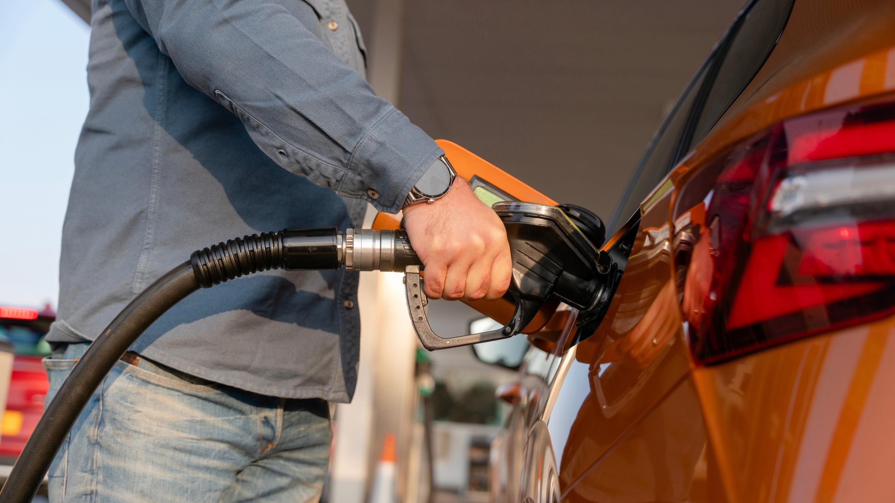 Prix des carburants : des aides massives seraient une «facilité» que les Français paieraient cher, prévient le gouvernement