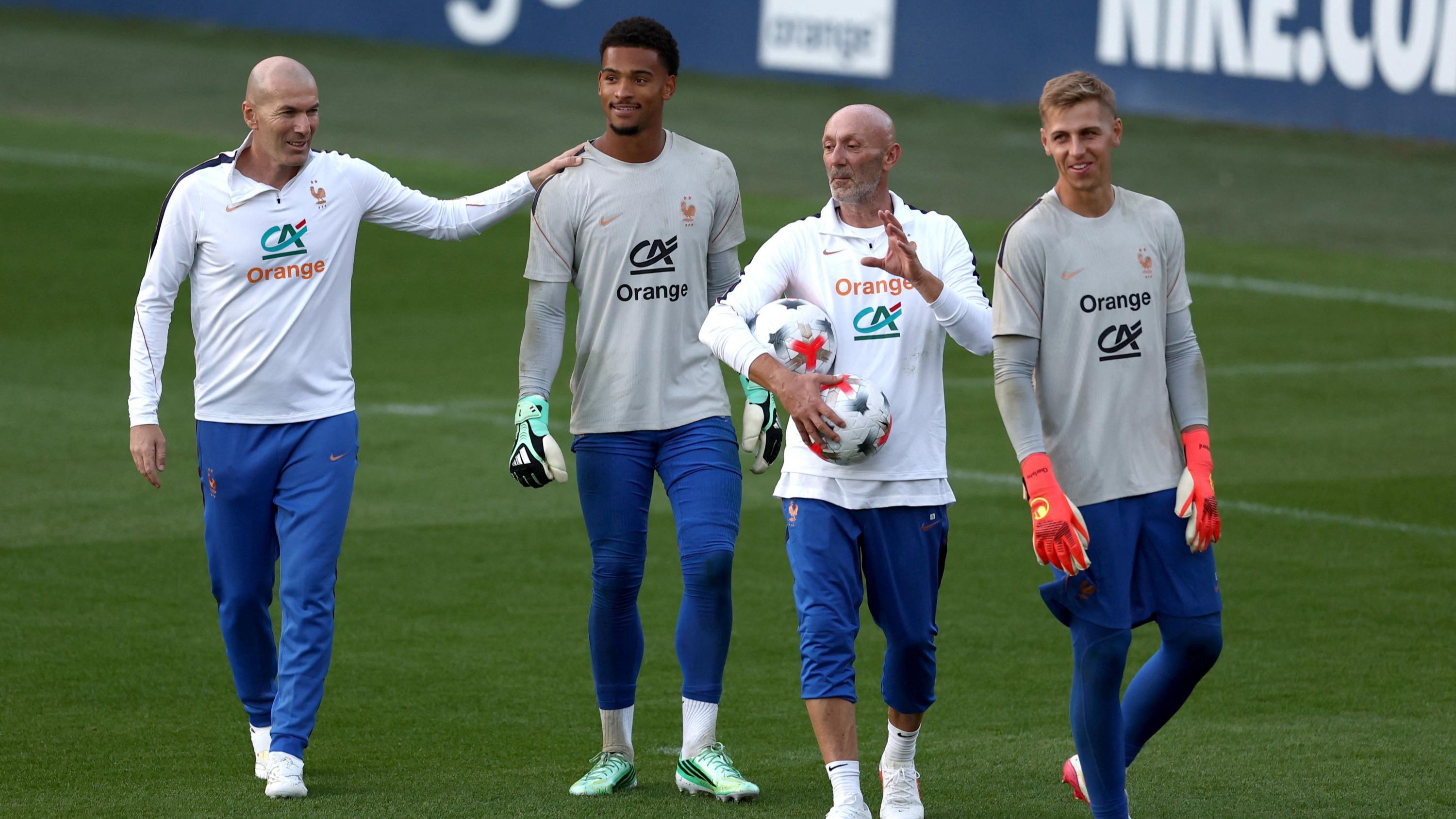 Équipe de France : «C’est un plaisir», les bizuths sous le charme de Zidane et Barthez