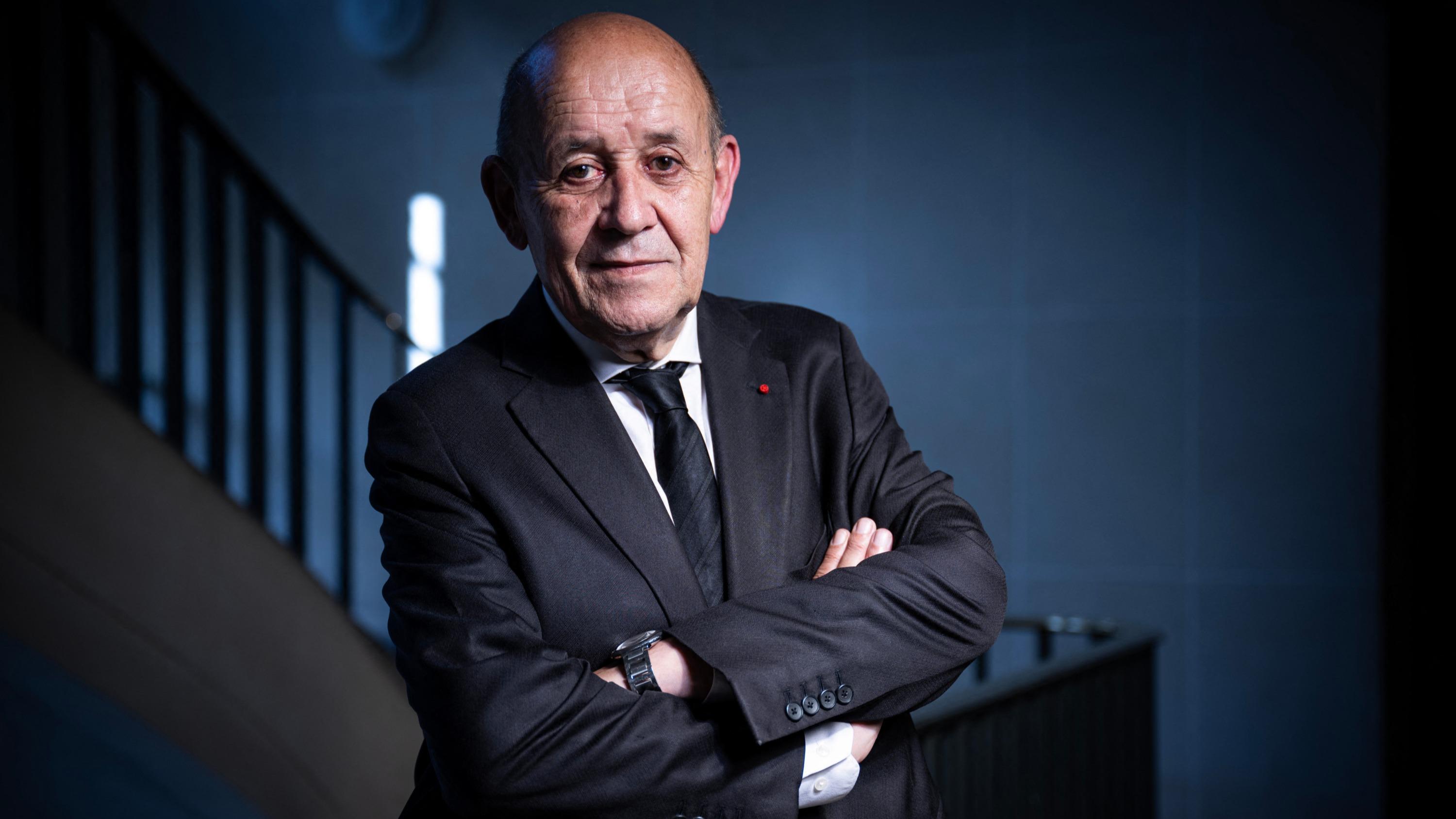 Jean-Yves Le Drian au Figaro : « C’est l’automne de tous les dangers »