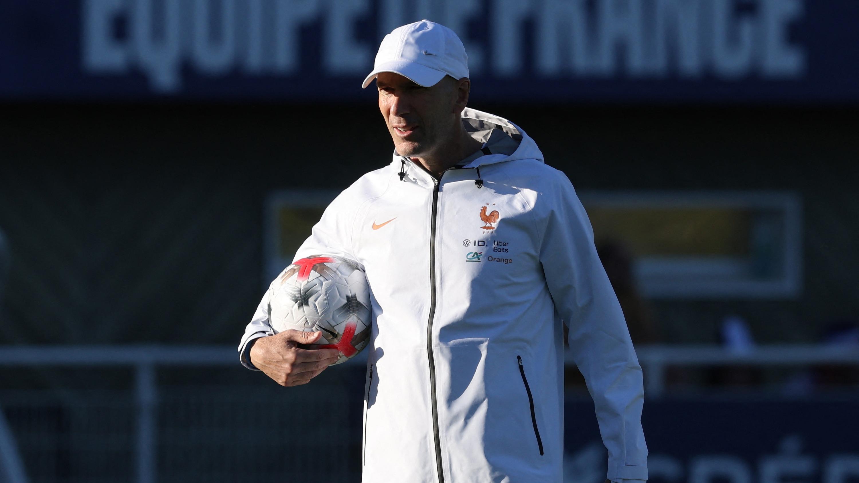 Révolution en attaque, Cherki relayeur, tentation d’un bizuth : que prépare Zinédine Zidane pour ses débuts en Bleus ?