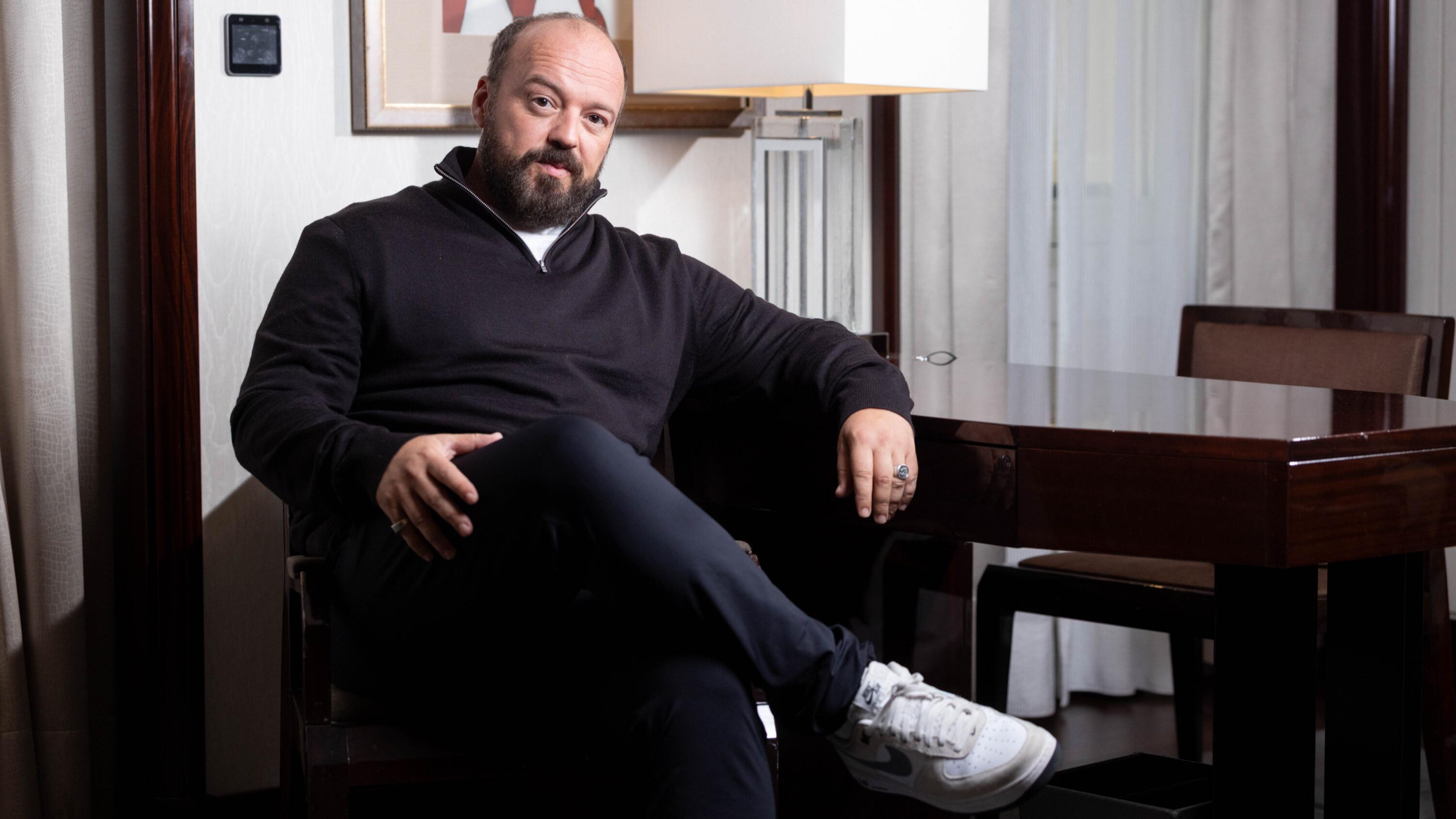 Du stand-up au personnage sérieux de Justin le Juste, Alban Ivanov l’humoriste en métamorphose
