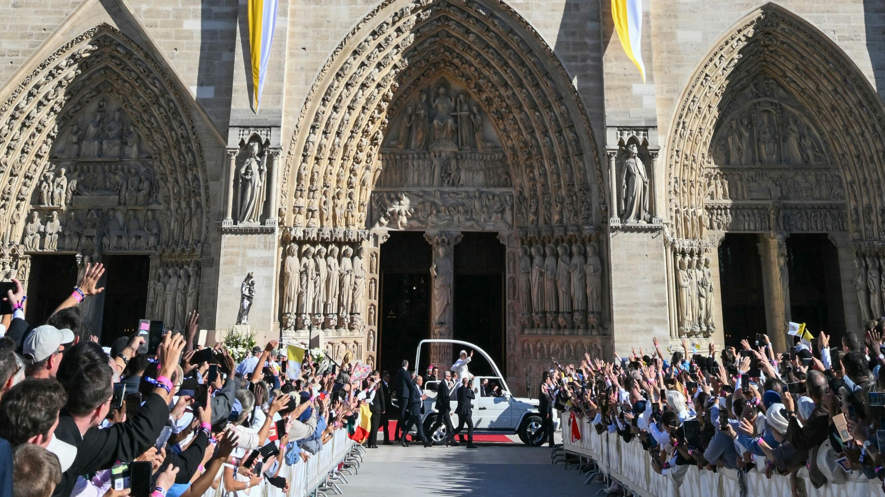 De l’Élysée à Notre-Dame, Léon XIV soulève l’enthousiasme des Français