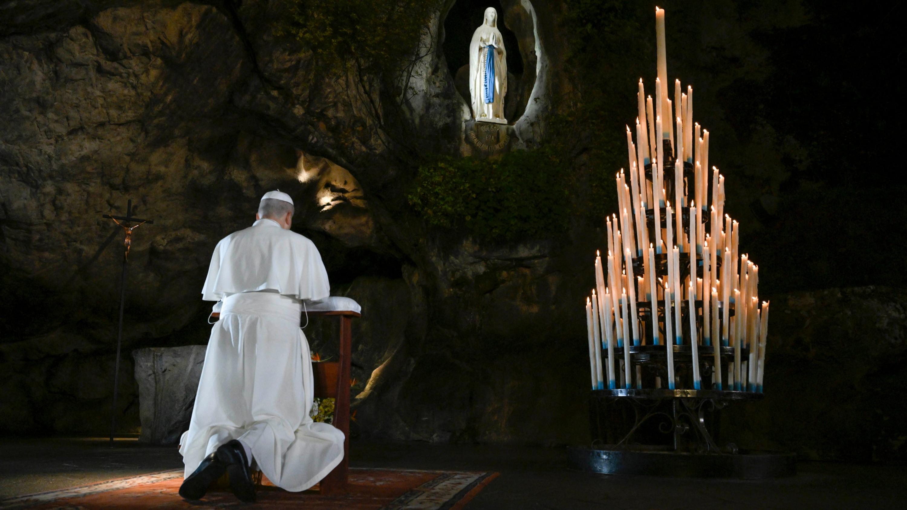 À Lourdes, Léon XIV prie pour la France et ses dirigeants