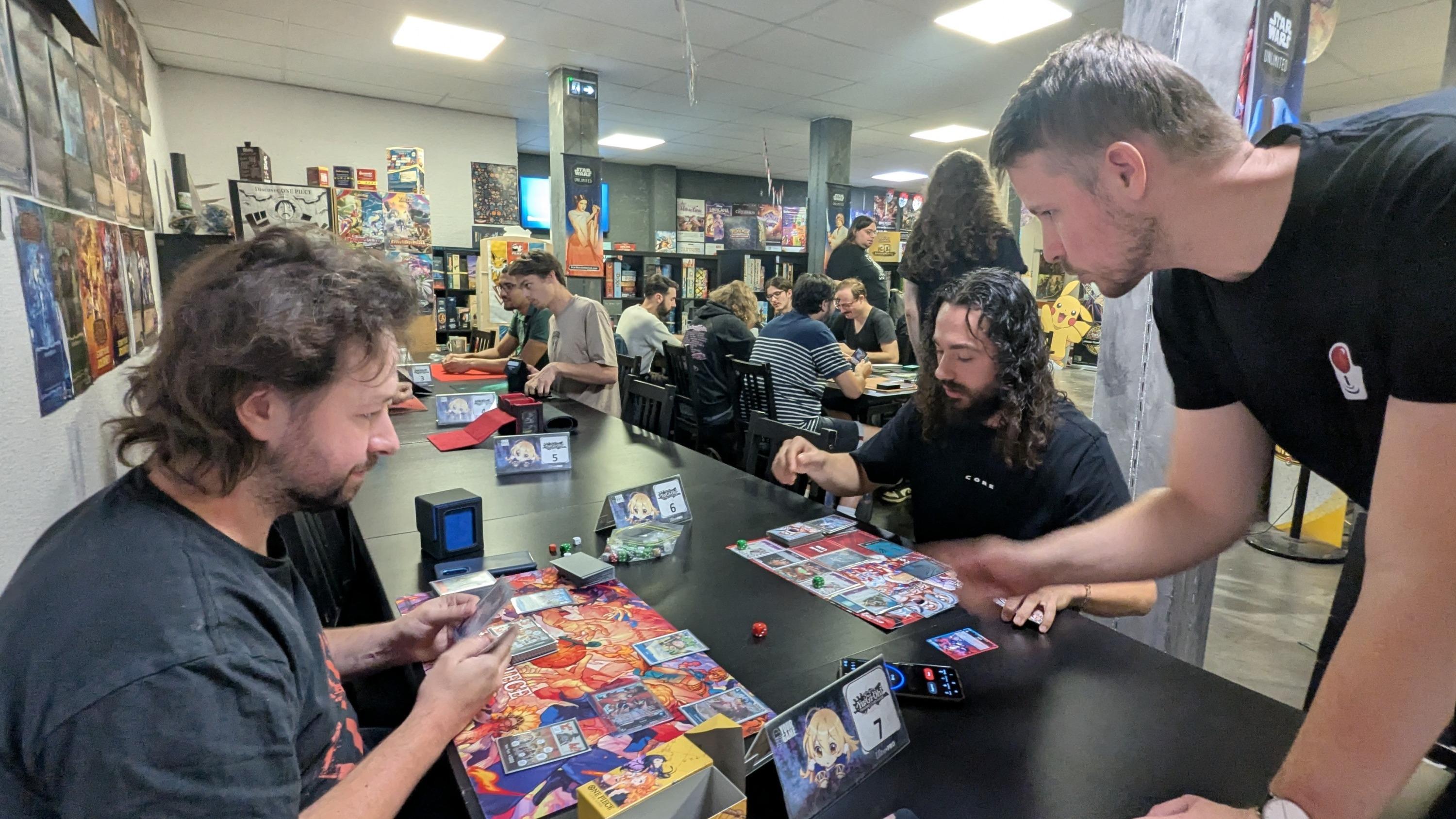 Popularisés par Pokémon qui fête ses trente ans, les jeux de cartes vivent un âge d’or