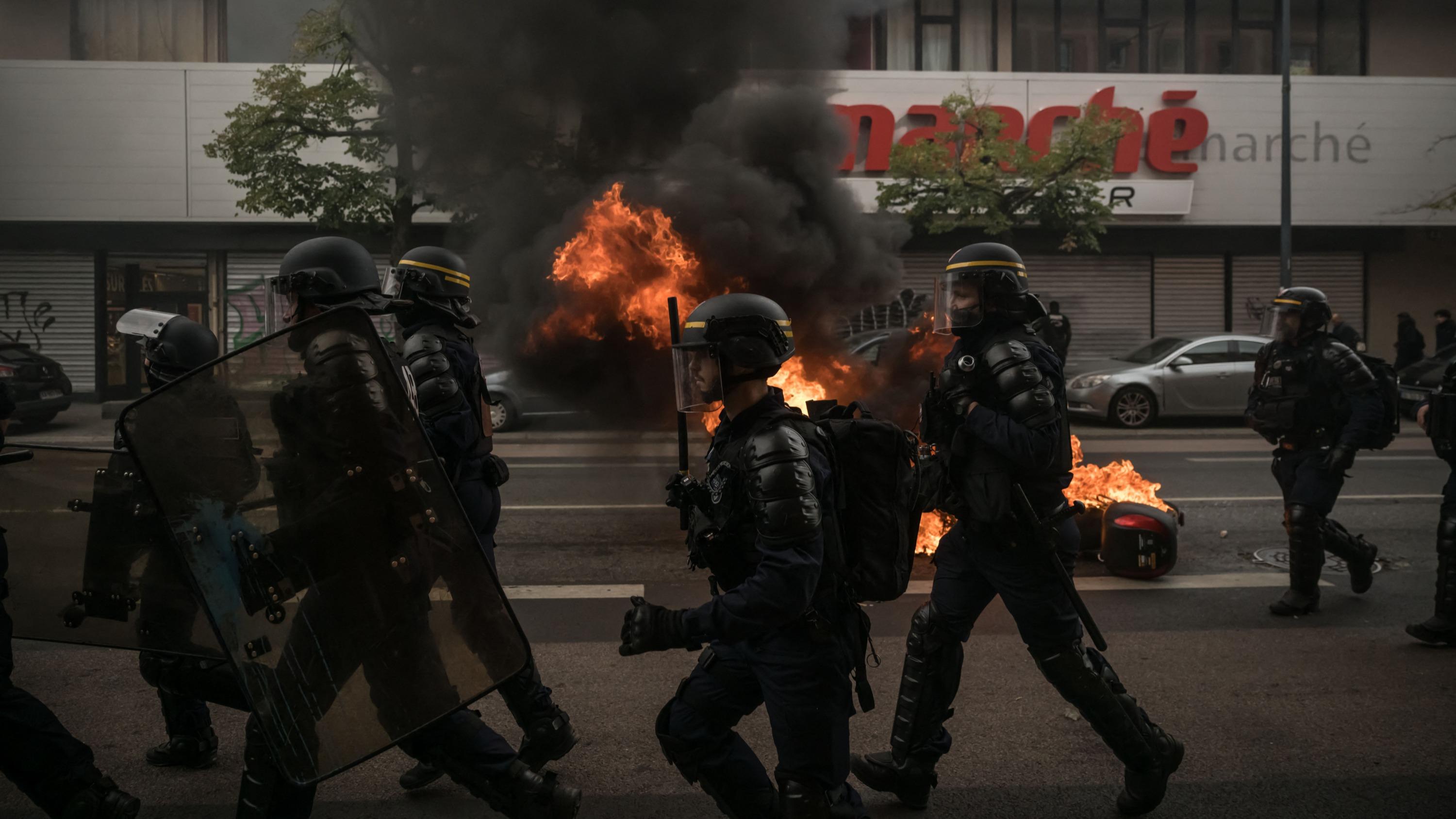 Belfort : un policier violemment frappé à la tête en marge des manifestations lycéennes, Laurent Nuñez dénonce une «rare violence»