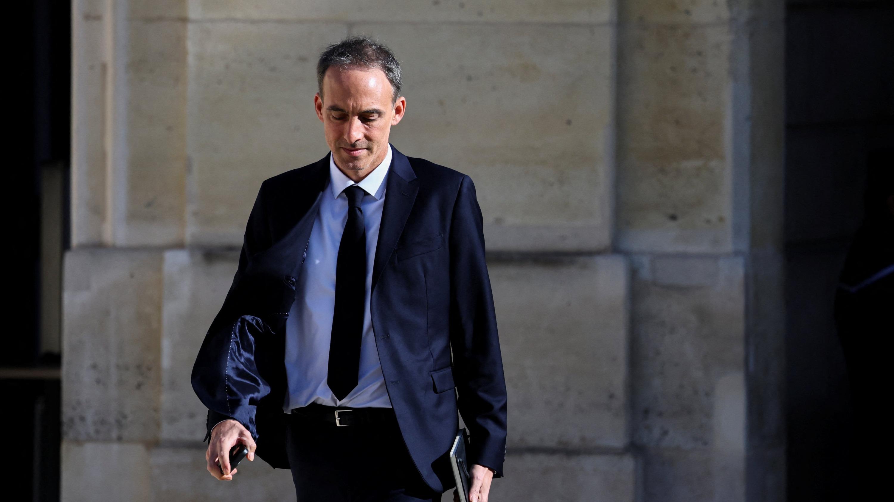 «Sexisme consternant», «contre-vérité» : des propos privés de Raphaël Glucksmann font bondir Jean-Luc Mélenchon et Ségolène Royal