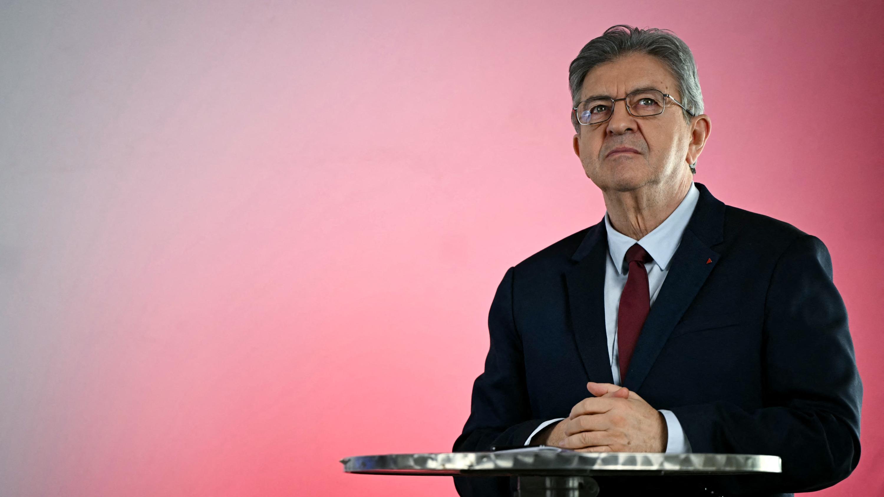 Jean-Luc Mélenchon présente son plan économique en cas de victoire présidentielle