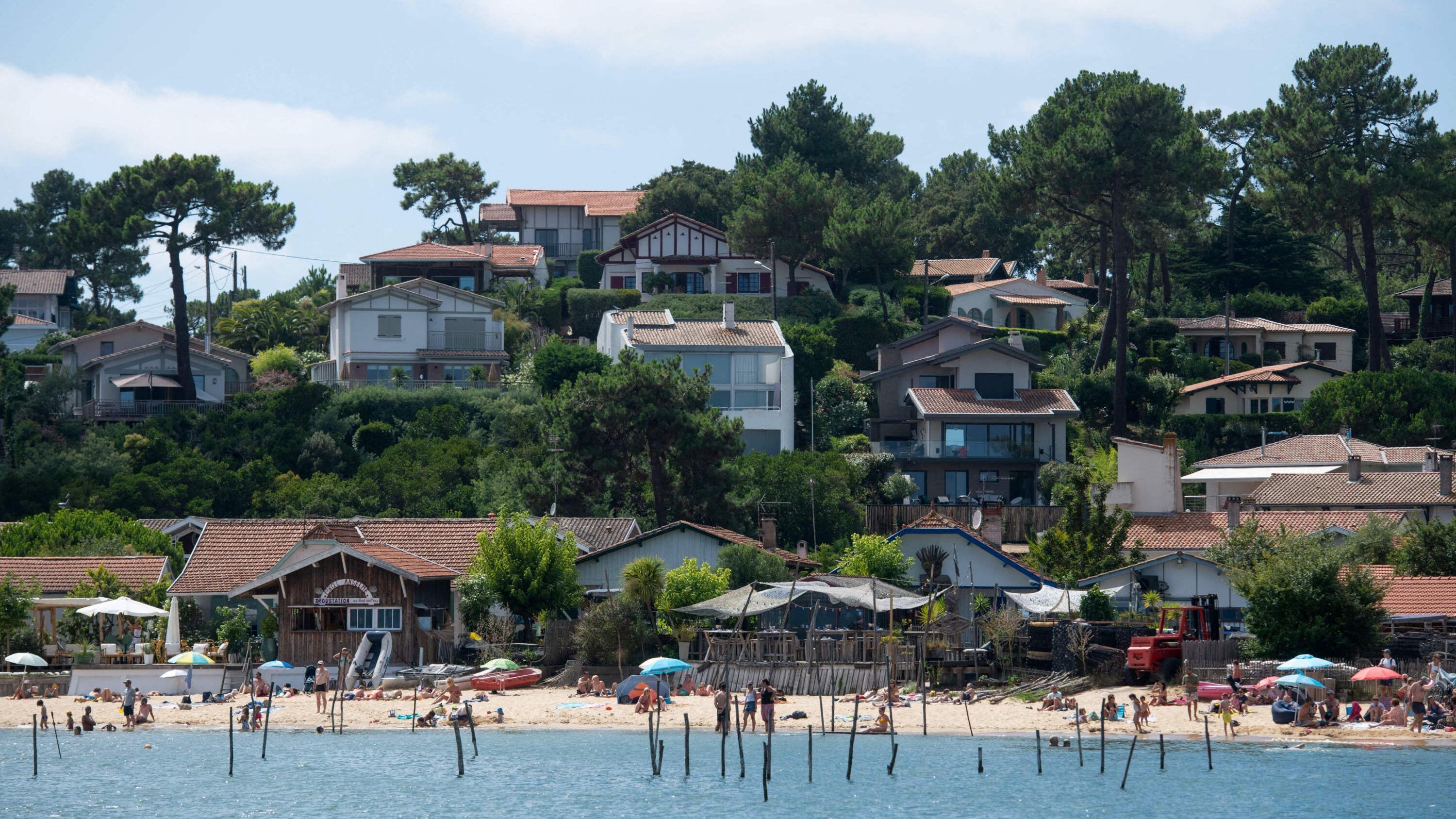 Incendies, acheteurs frileux et prix en berne : le bassin d’Arcachon face à une crise immobilière inédite