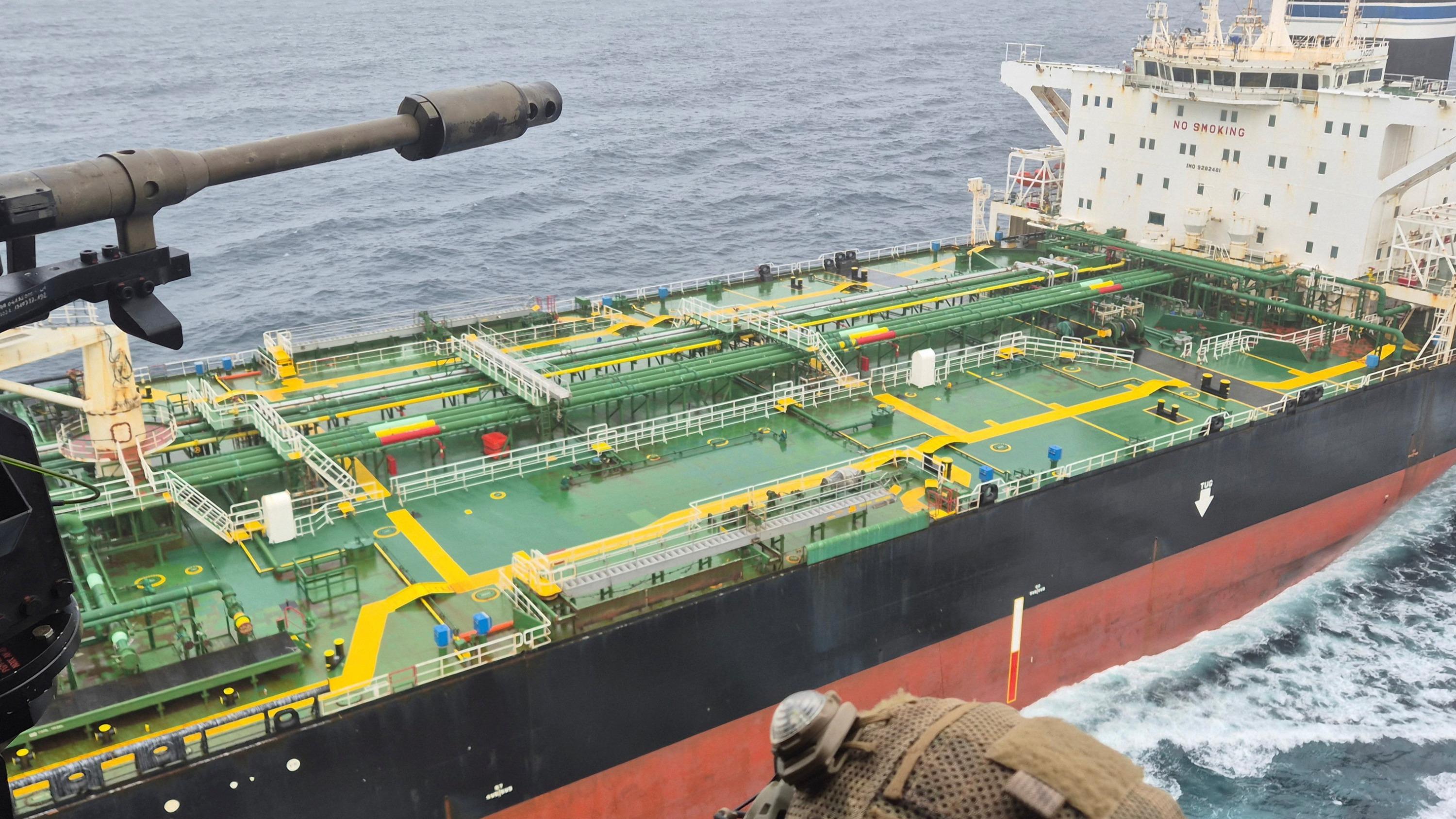 «On veut leur montrer qu’on est capable d’intercepter leurs navires» : comment la France lutte-t-elle contre la flotte fantôme russe ?