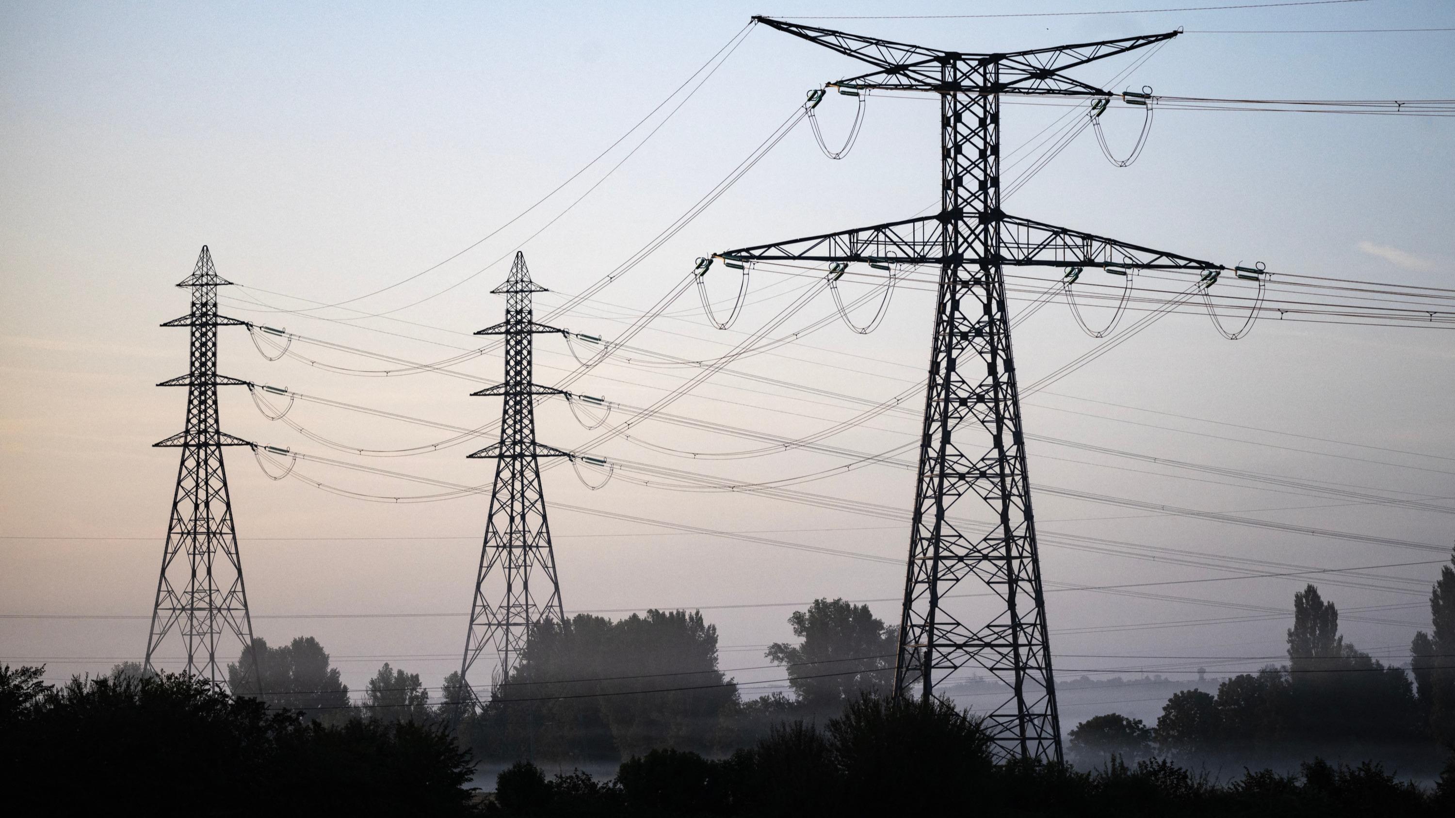 Bientôt des pylônes haute tension partout ? Comment la France adapte son réseau d’électricité aux data centers