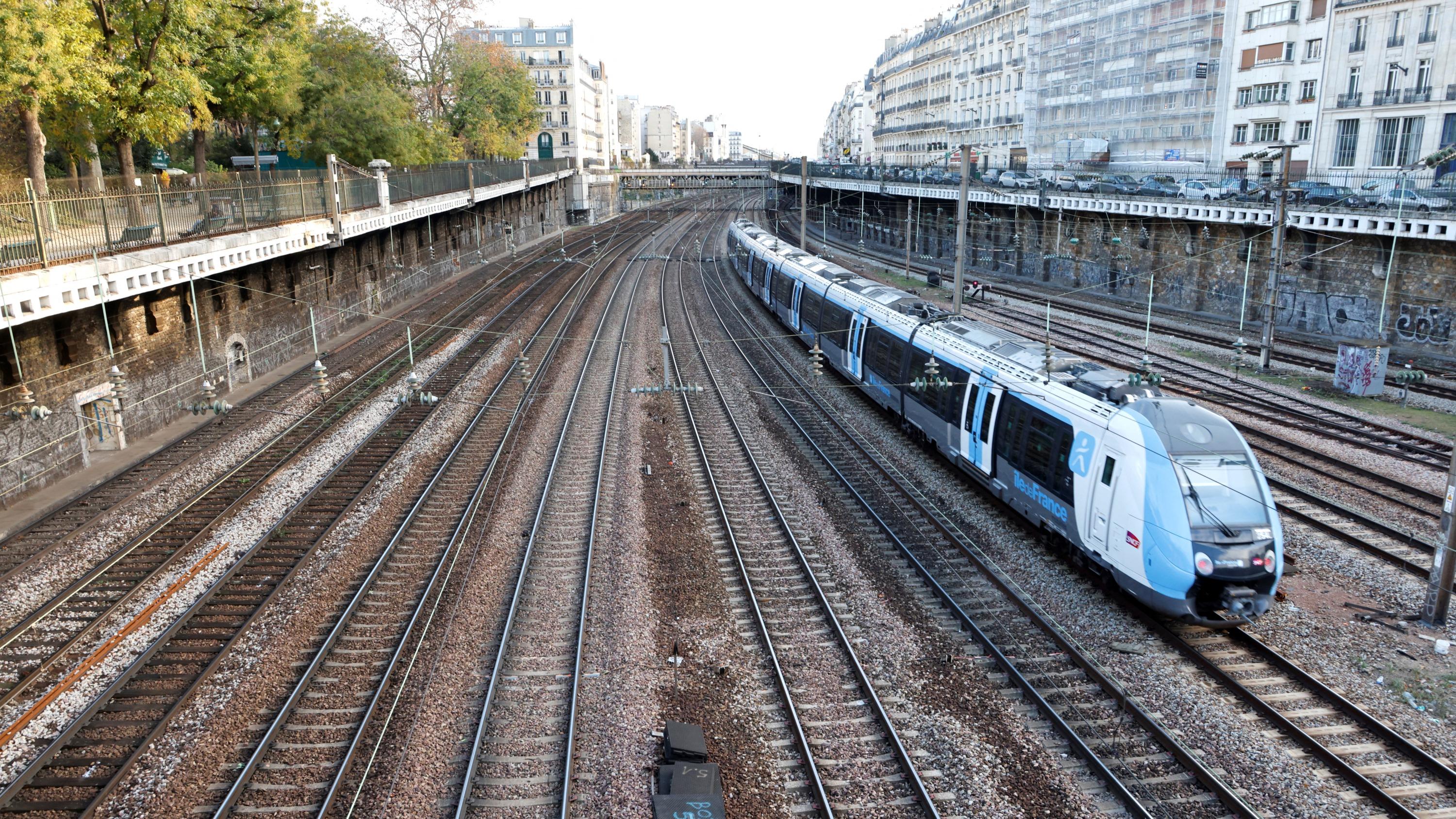 Fermeture de l’A13 : Valérie Pécresse met la pression sur la SNCF pour reporter d’importantes interruptions de trafic sur la ligne J